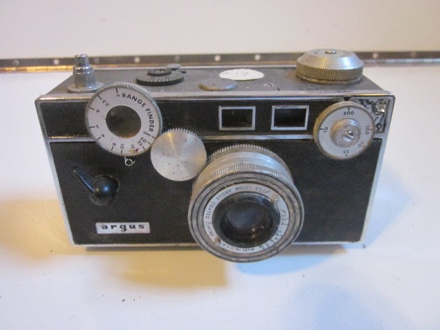 Vintage Argus C-3 “The Brick” 35mm Rangefinder Camera CINTAR LENSE UNTESTED #17