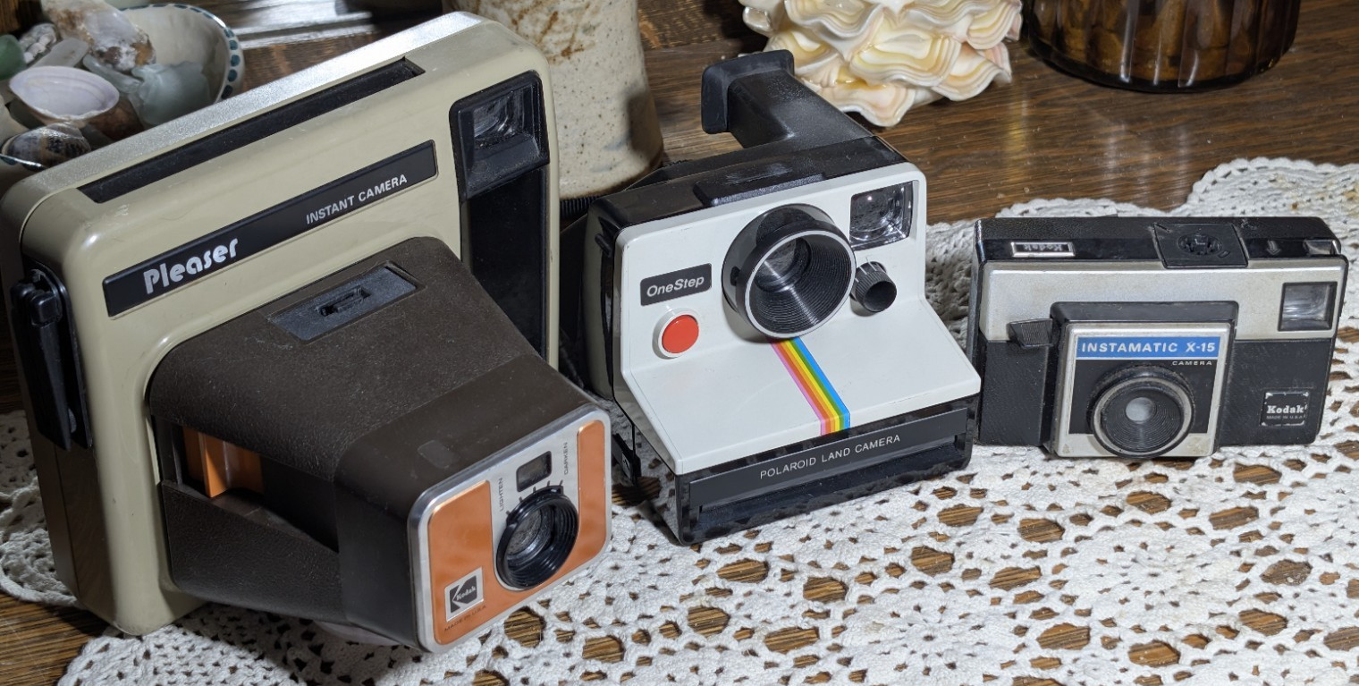 Vintage Camera Lot Polaroid OneStep Rainbow Kodak Pleaser Instamatic X-15 Film