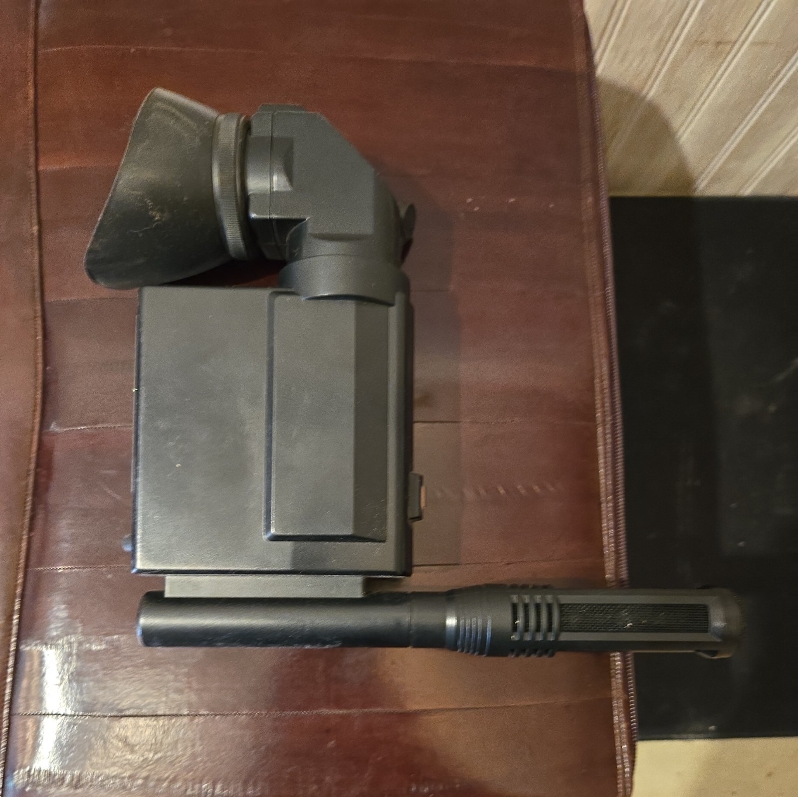 GE General Electric Newvicon Camcorder Video Camera, original box & MIC UNTESTED