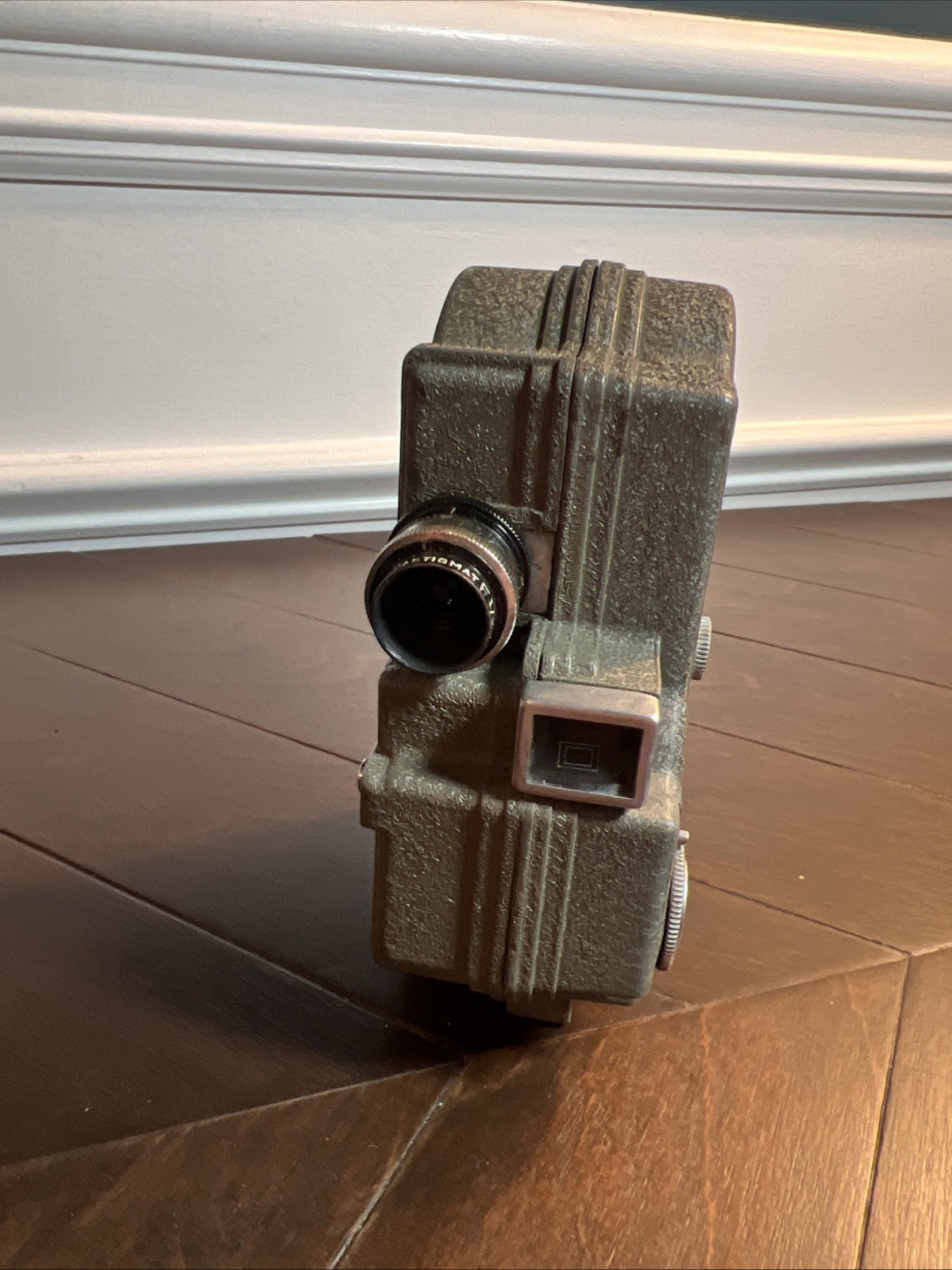 Vintage Universal Cinemaster II 8mm Cine Movie Camera Model G-8, in case