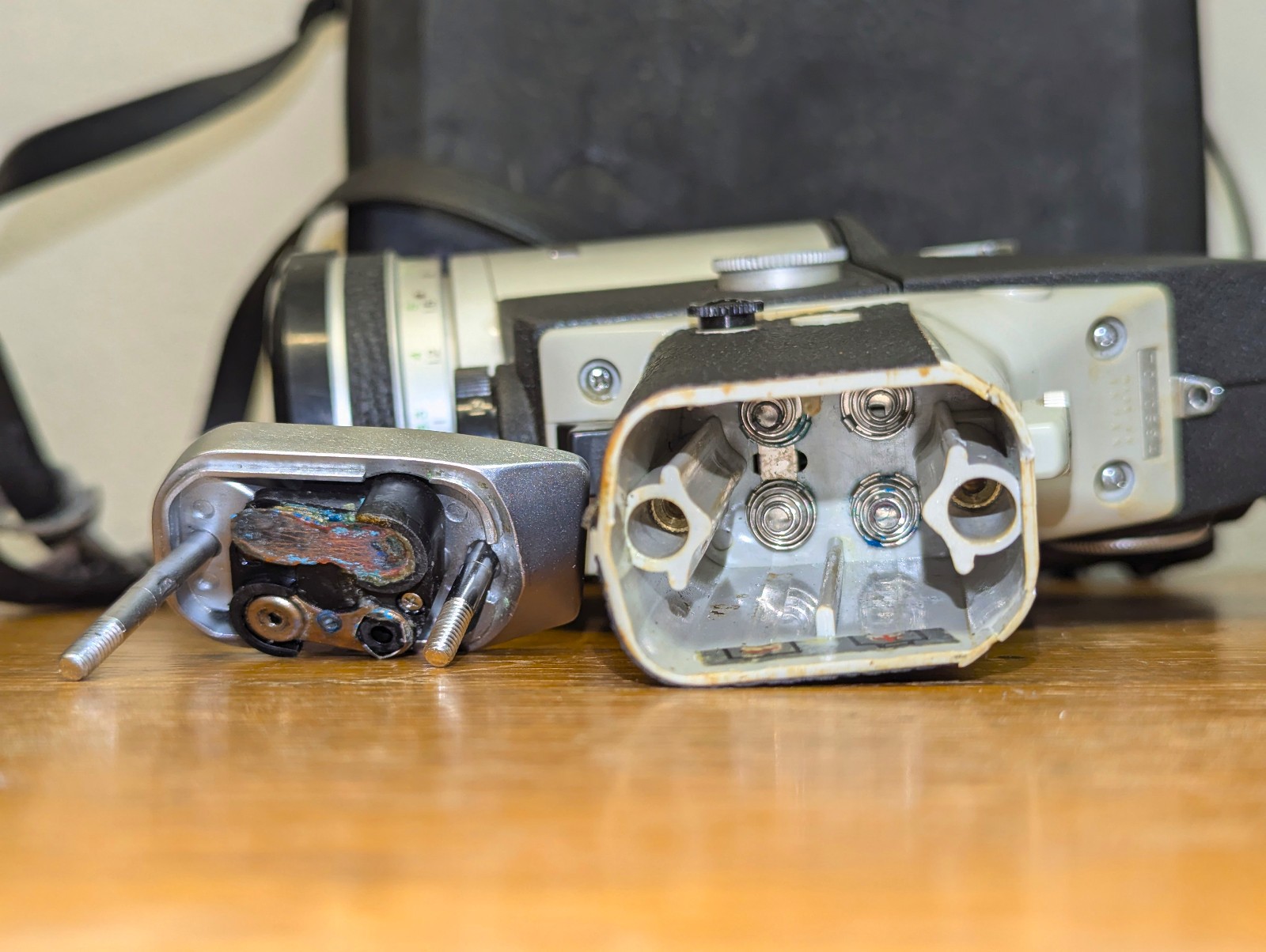 Fujica Single-8 Z600 8mm film movie camera; doesn’t power on; case included