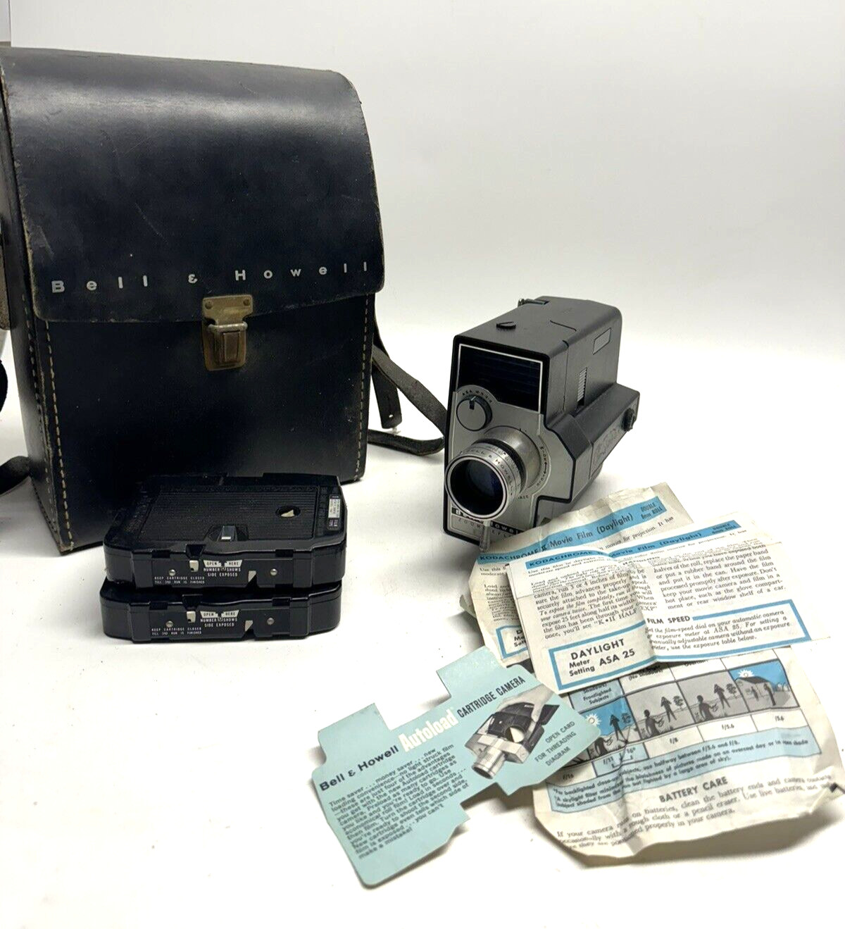 VINTAGE BELL & HOWELL REFLEX ZOOM AUTOLOAD 8MM MAGAZINE MOVIE CAMERA UNTESTED