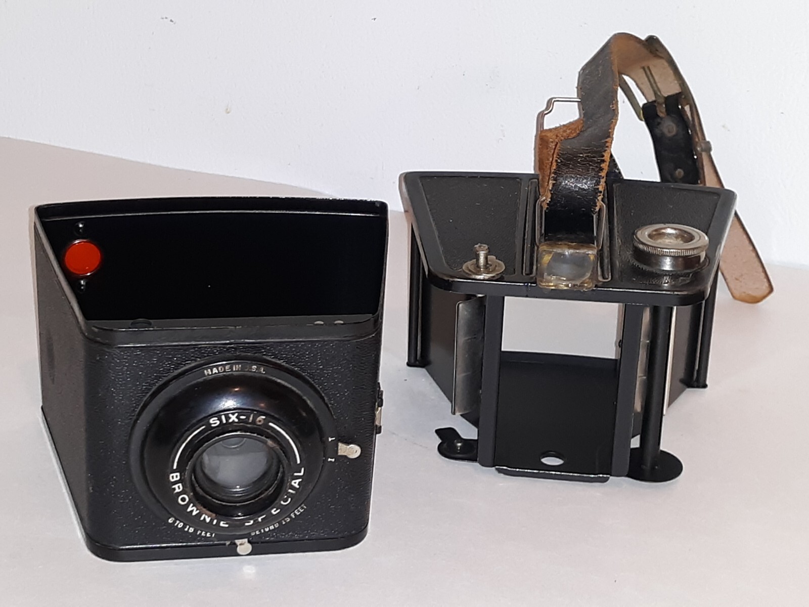 KODAK Vintage Six-16 BROWNIE SPECIAL BOX CAMERA Black 1938-42 w/STRAP 616 Film📸