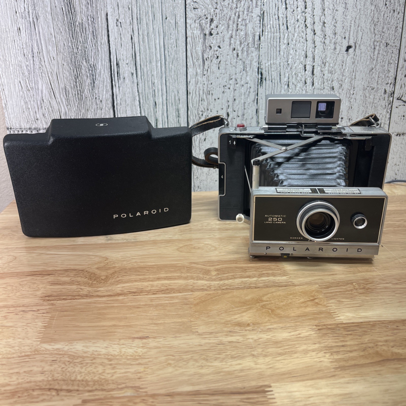 Polaroid Automatic 250 Land Camera – Vintage Instant Camera NICE & Original Box