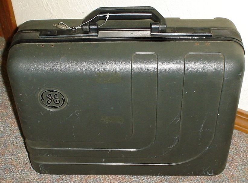 General Electric CG-9907 HQ Movie Video System VHS Camcorder CG9907 w/ GE Case