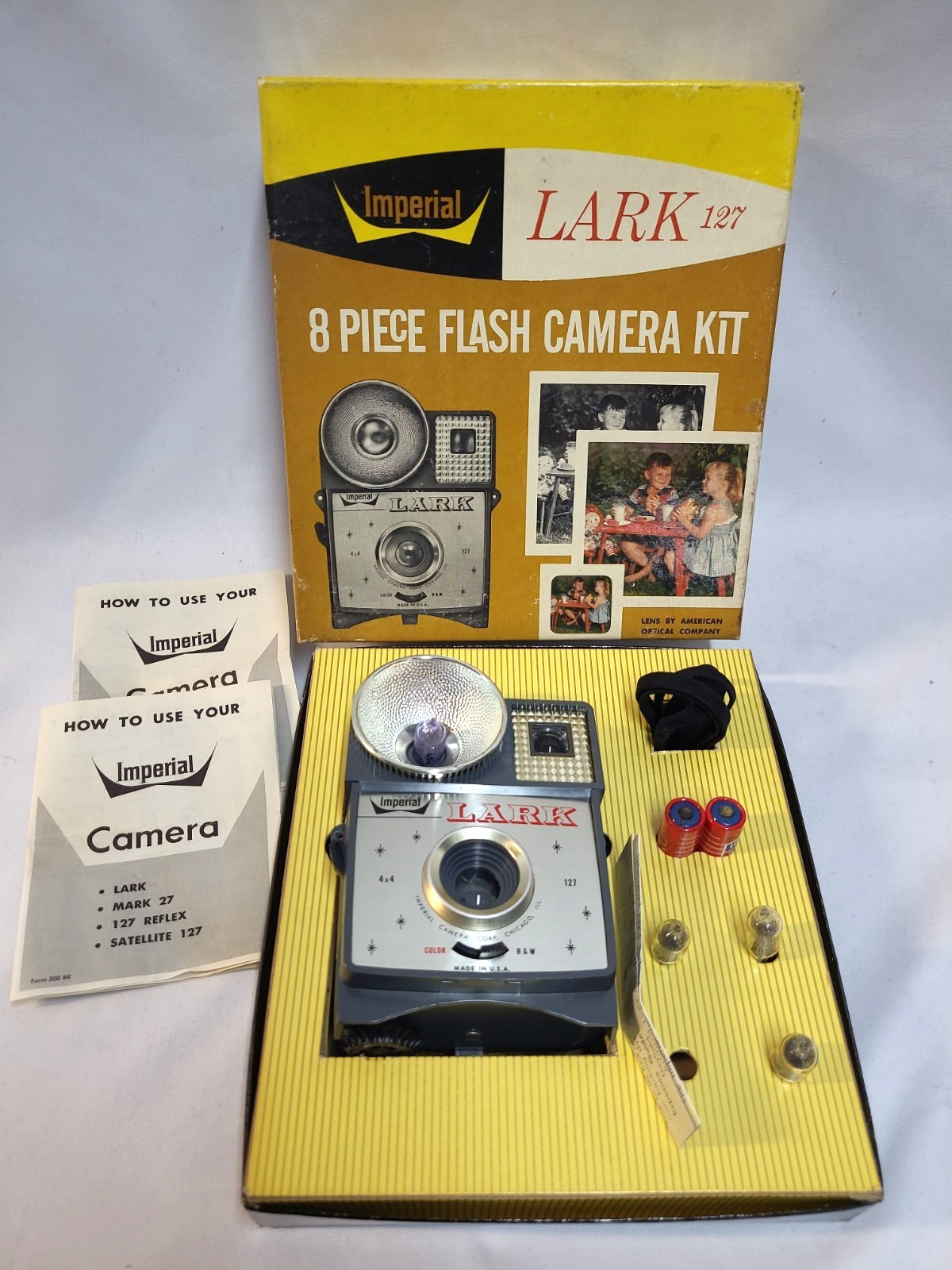 VINTAGE 1960s IMPERIAL LARK CAMERA 4×4 127 model – Not Tested