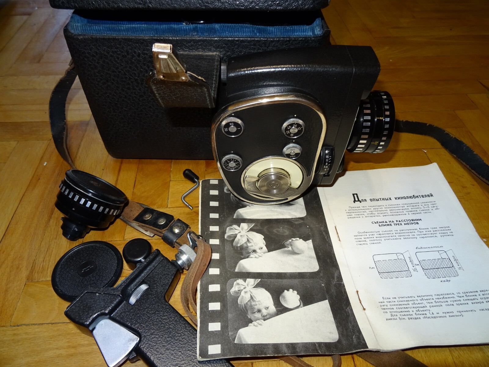 Vintage KMZ Cine QUARTZ 2M Soviet 2x8S movie mechanical film camera