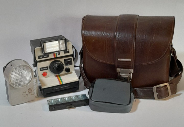 Polaroid One Step Rainbow Stripe Land Camera With Case & Q-Flash Untested