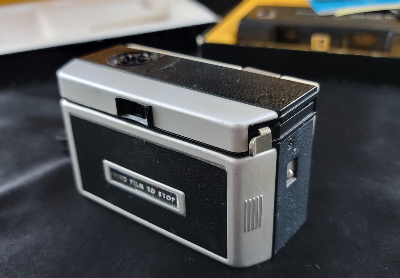 Vintage Kodak Instamatic 104 Outfit Ektralite 10 Camera Lot 2 Untested 126 Film
