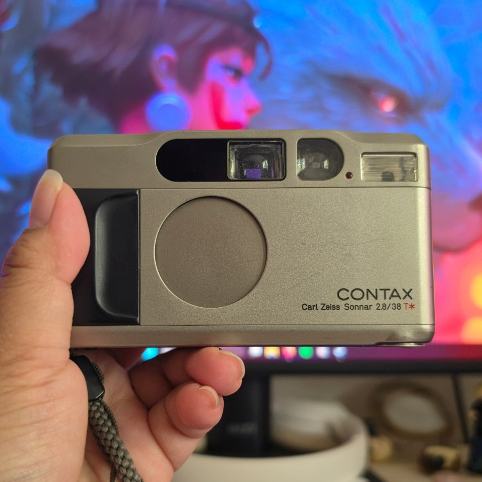 Contax T2 Silver 35mm Film Camera Carl Zeiss Sonnar 38mm f/2.8