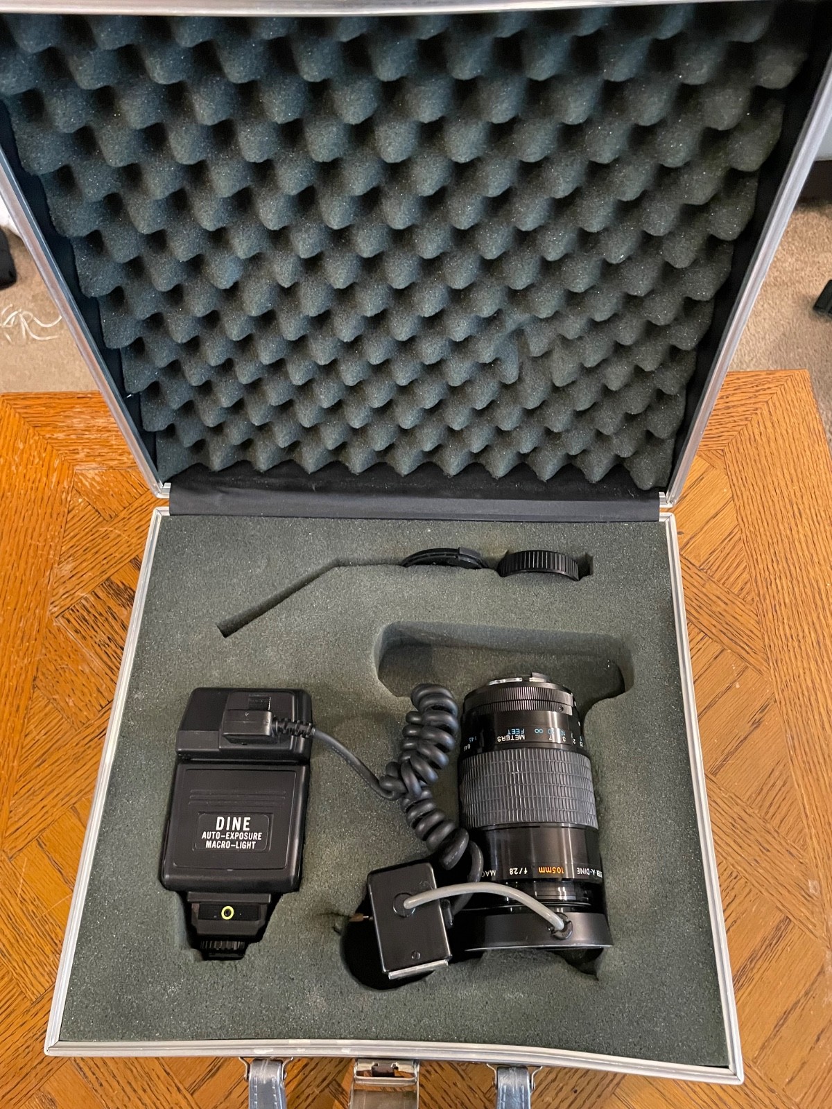 Lester A. Dine 105mm f/2.8 Macro 1:1 Nikon AI-S Lens w/ Macro Ring Flash Light &