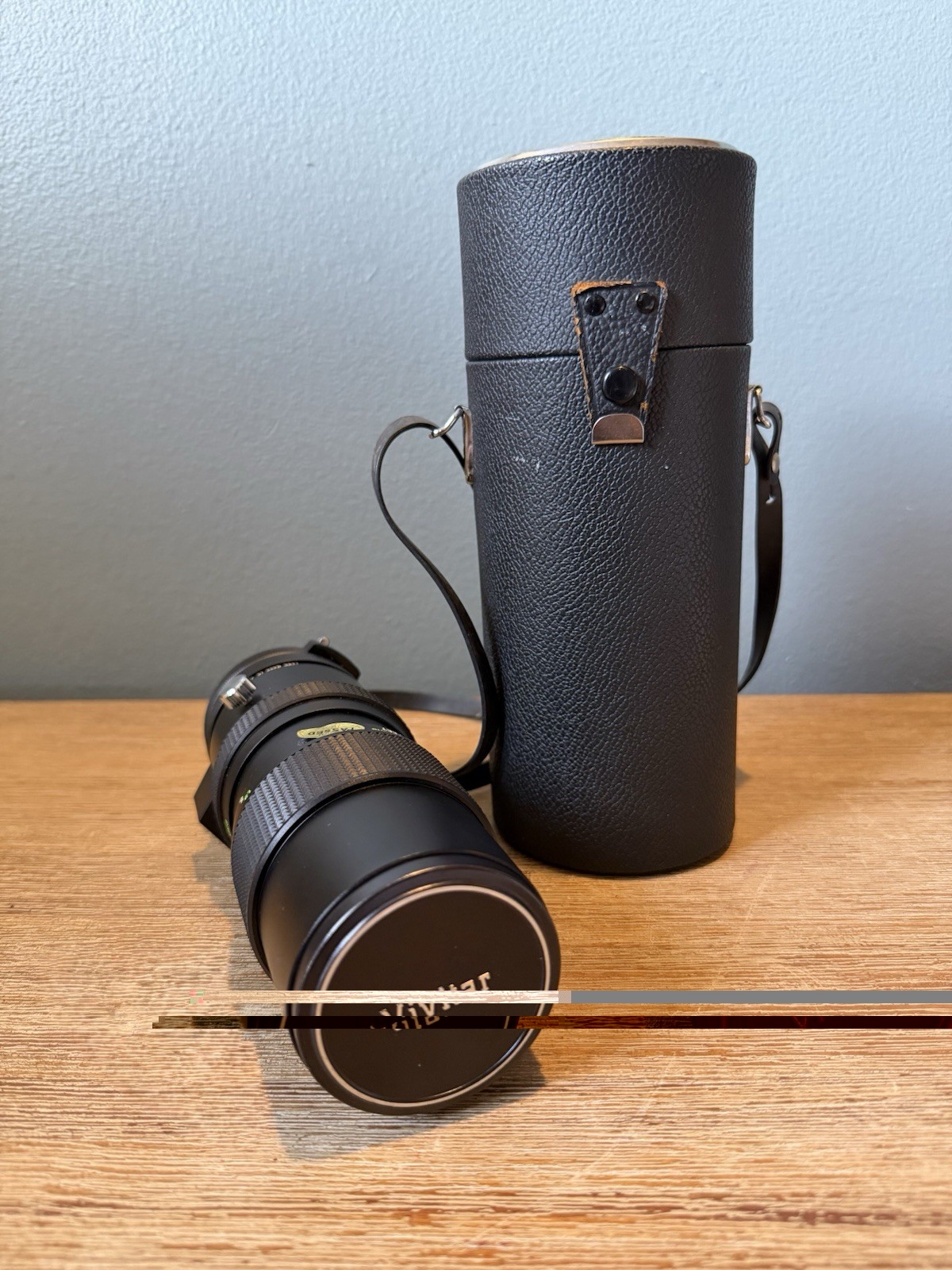 Vivitar Vintage 75-260mm F/4.5 Zoom Camera Lens (Made In Japan) Comes with Case
