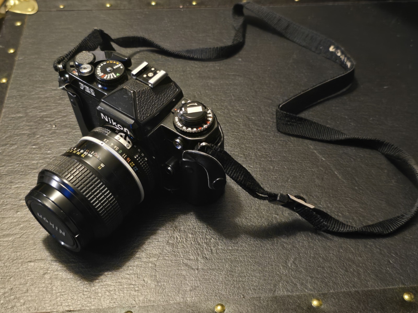 ​Nikon FE2 Black 35mm SLR Camera Nikkor 105mm f/2.5 AI-S Lens SB-E Flash Bundle