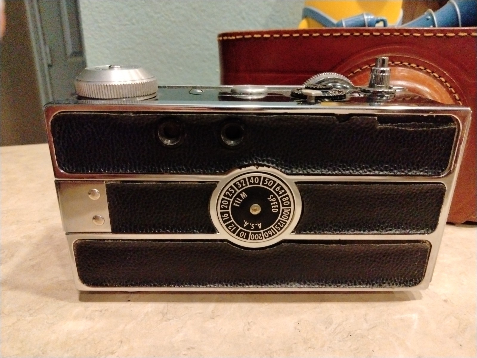Argus Model C3 35mm Film Camera W/ leather Case