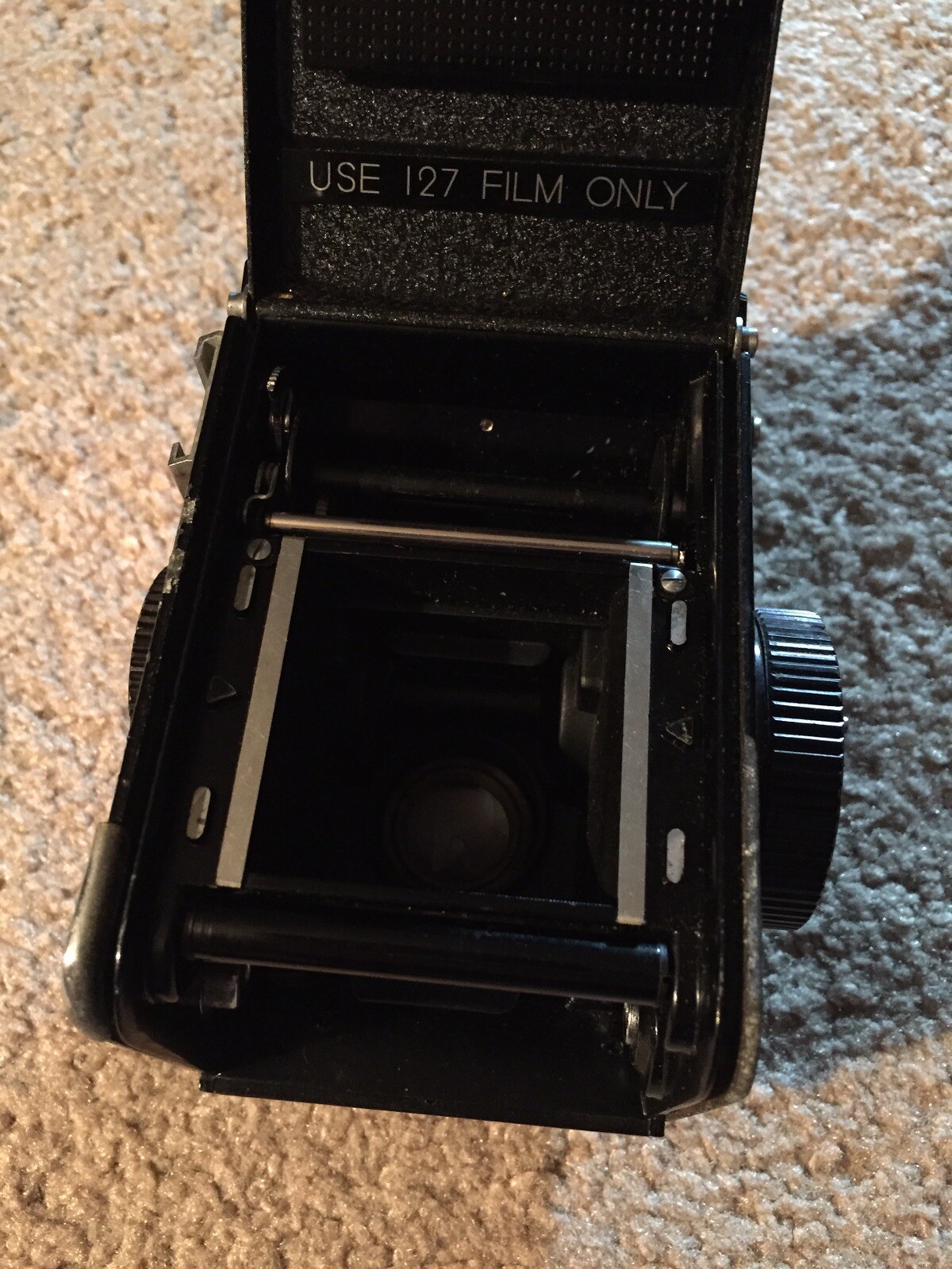 VINTAGE YASHICA 44 LM TWIN REFLEX 60mm 3.5 LENS 127 FILM CAMERA