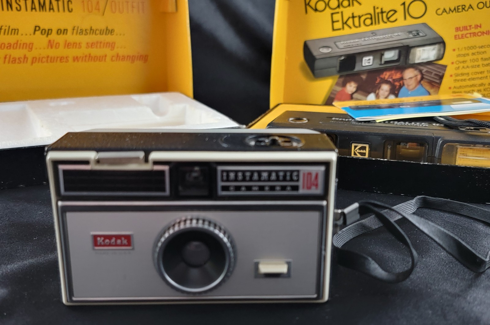Vintage Kodak Instamatic 104 Outfit Ektralite 10 Camera Lot 2 Untested 126 Film