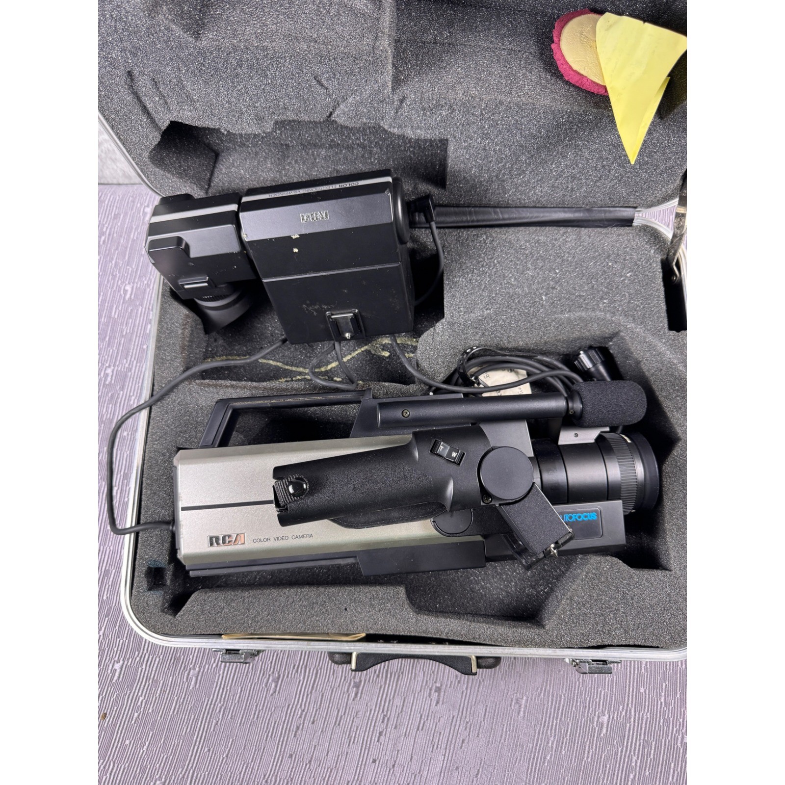 Vintage 1984 RCA Color Video Camera Autofocus with Electronic Viewfinder & Case