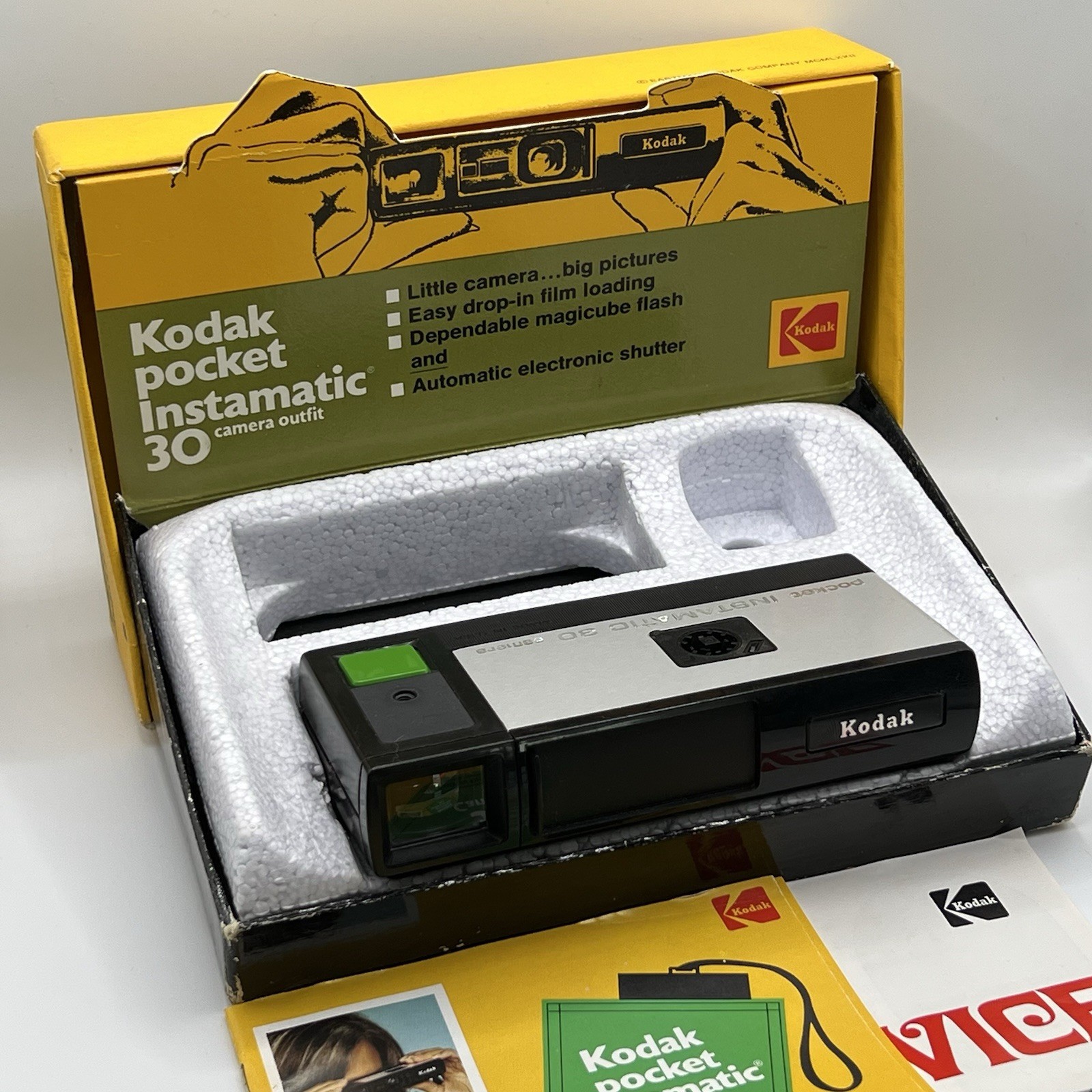Kodak Pocket Instamatic 30 Camera Outfit – 110mm Film – 1970’s Photography