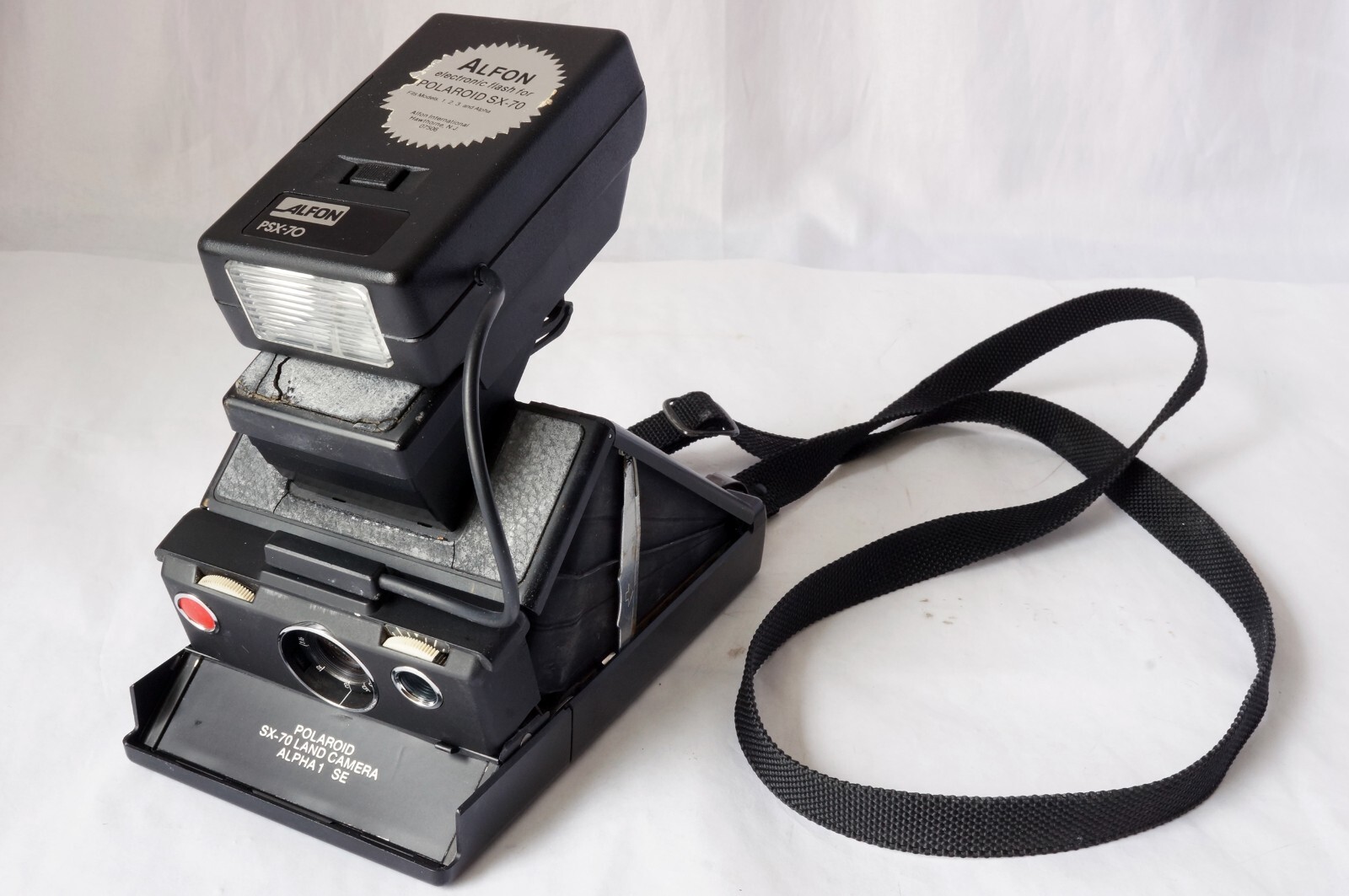 Polaroid SX-70 Land Camera Alpha 1 SE w/ Red Button Good Working Order Rare find
