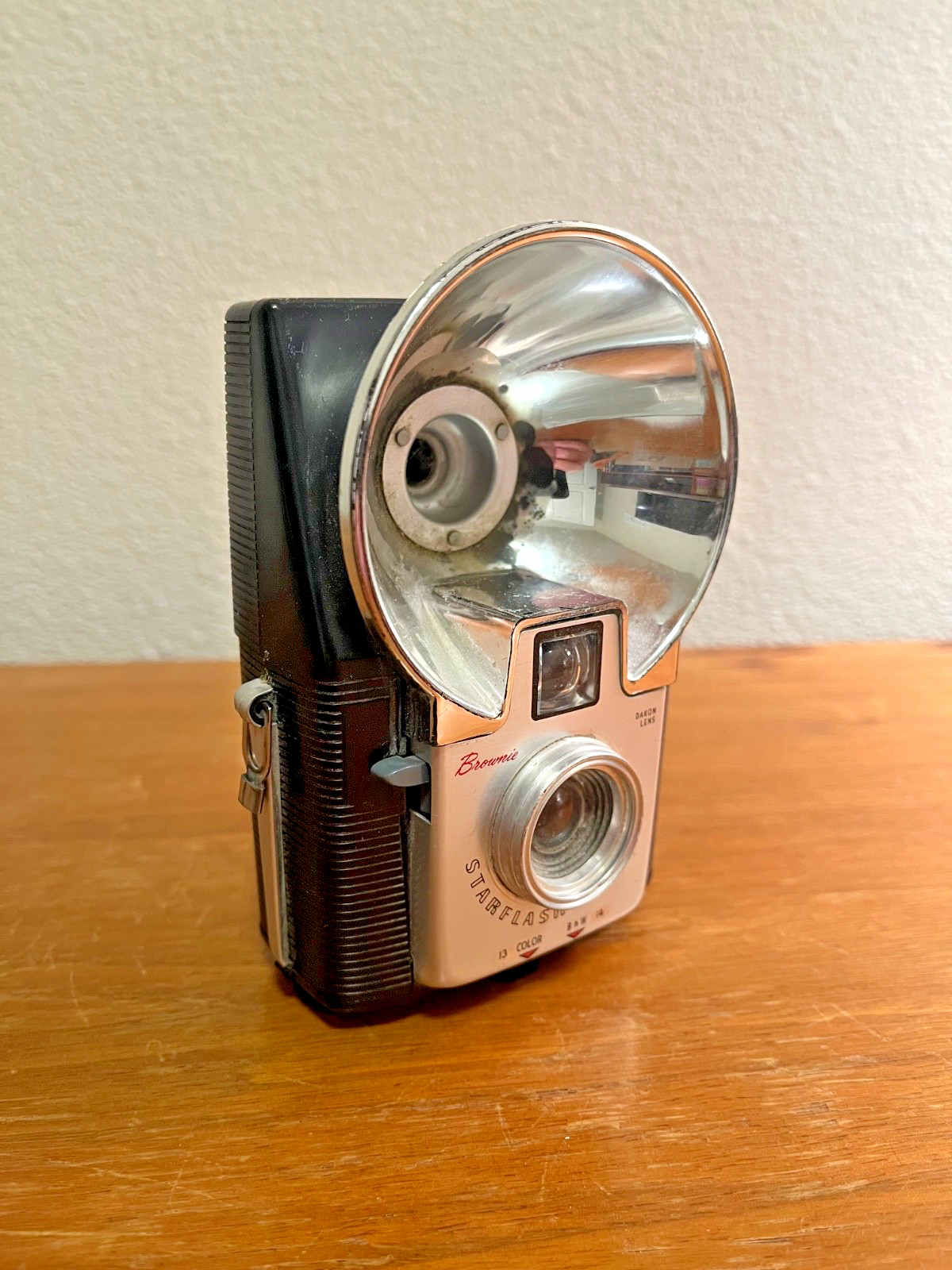 Eastman Kodak Brownie Starflash Camera, Dakon Lens, No strap.