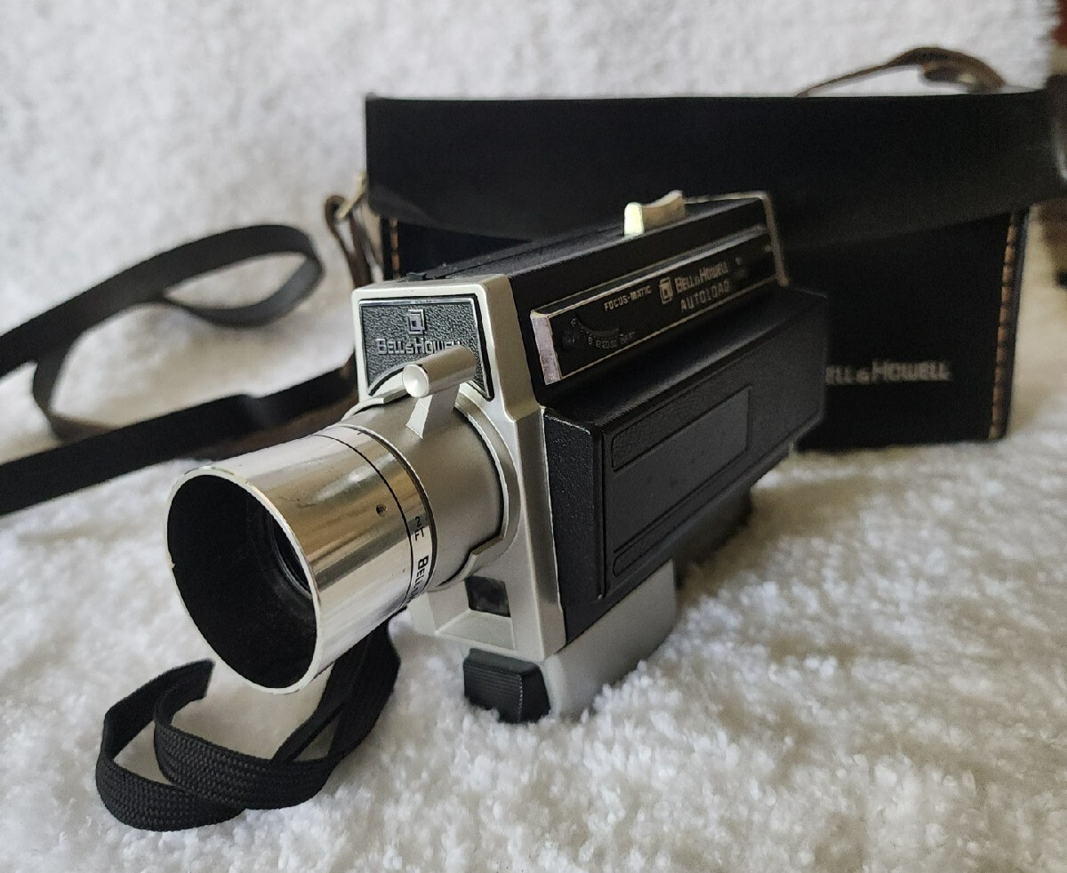VINTAGE BELL & HOWELL AUTOLOAD ZOOM 1201 SUPER 8 FILM MOVIE CAMERA WITH CASE