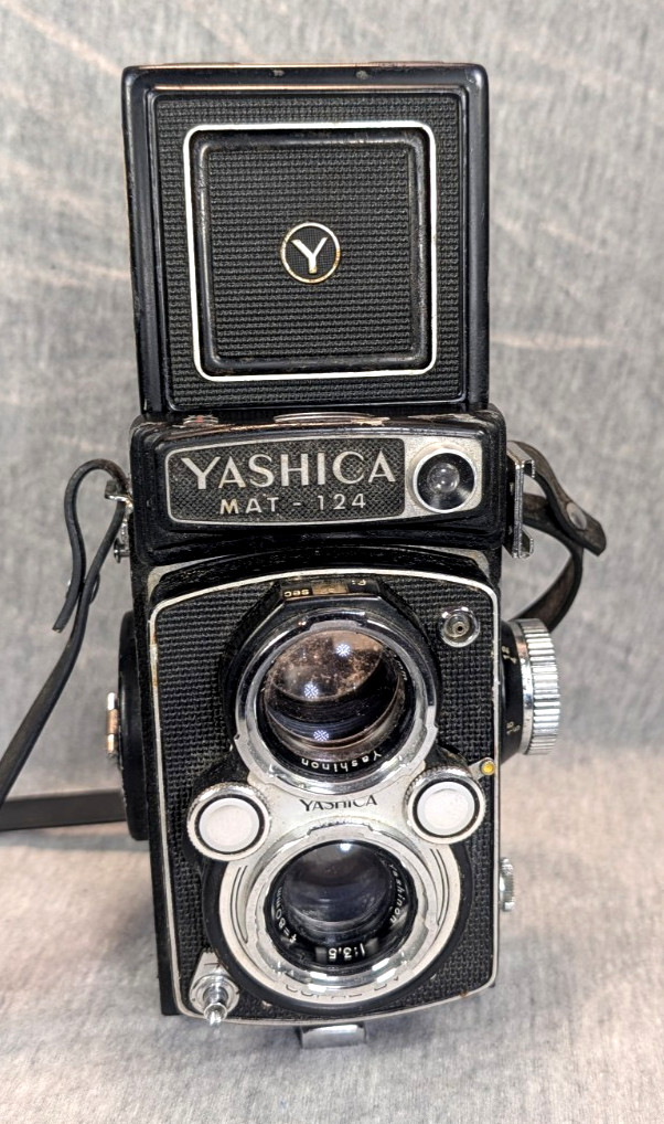Vintage Yashica Mat 124 TLR 120 220 Film Camera C. 1969 w/ Partial Case