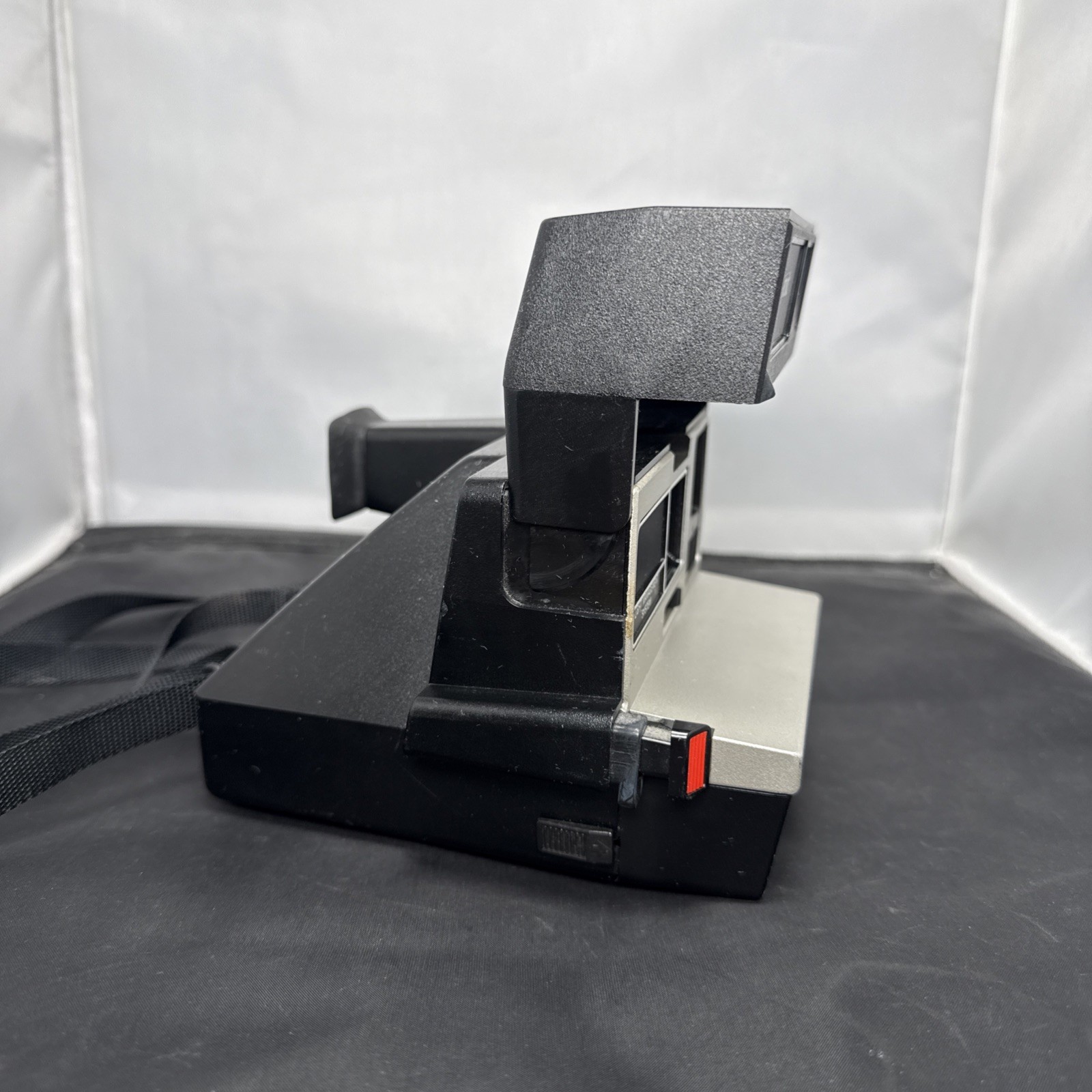 Vintage Polaroid Sun 600 LMS Instant Film Land Camera w/ Strap