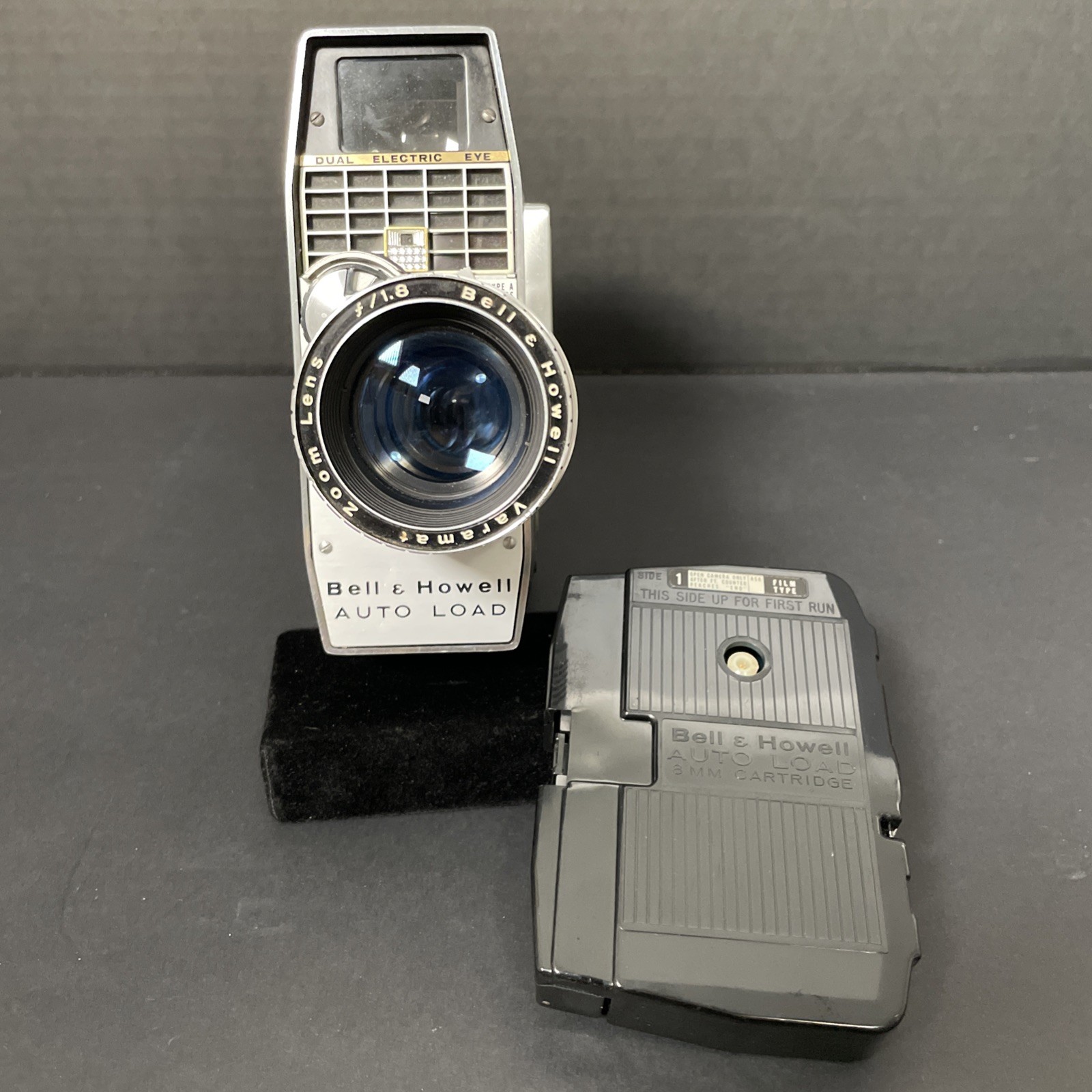 Bell & Howell Auto Load Magazine 8MM Film Camera with Cartridge Untested