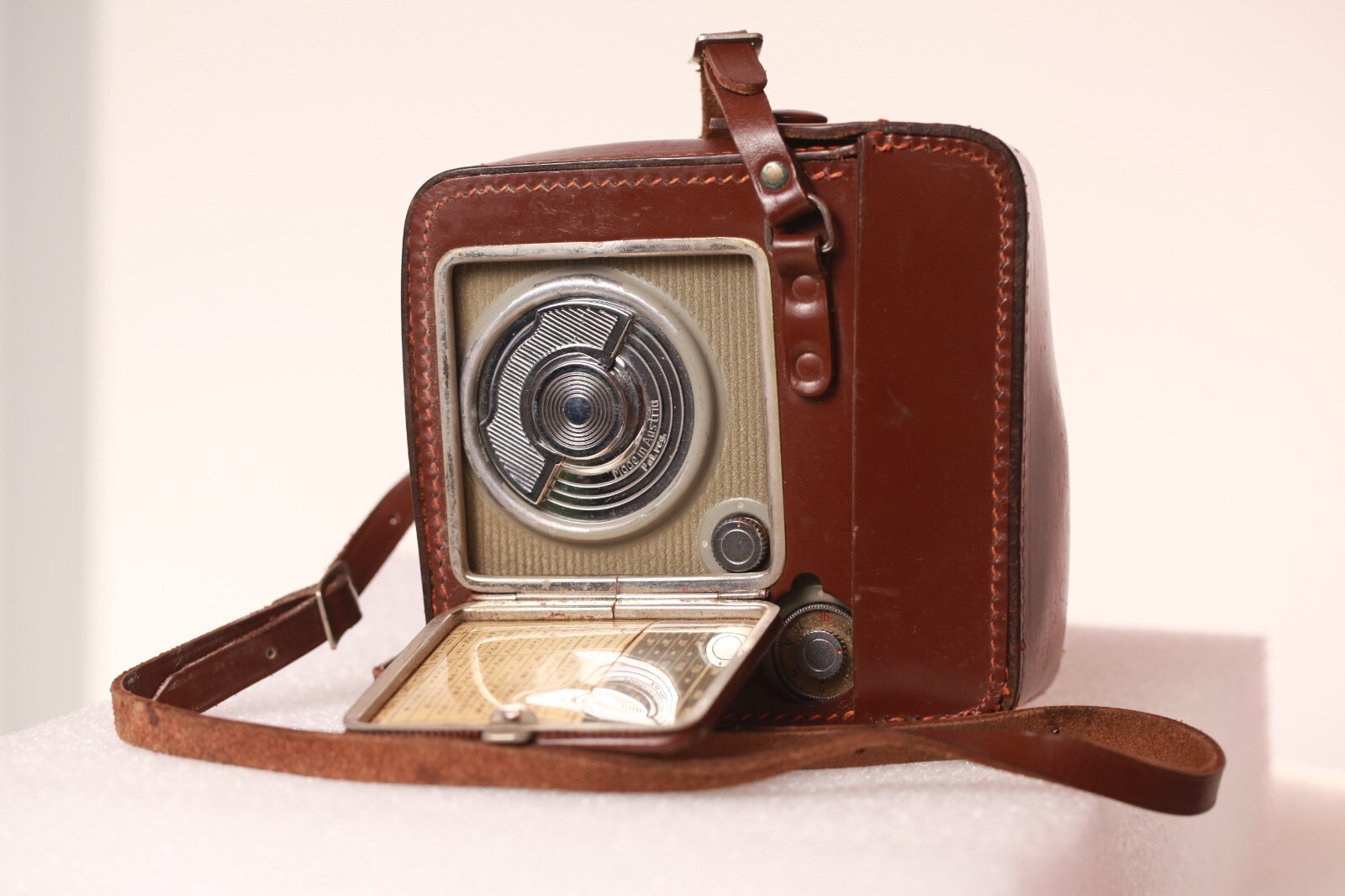 Eumig C3 Regular 8mm Movie Camera – 1950’s vintage collectible with case