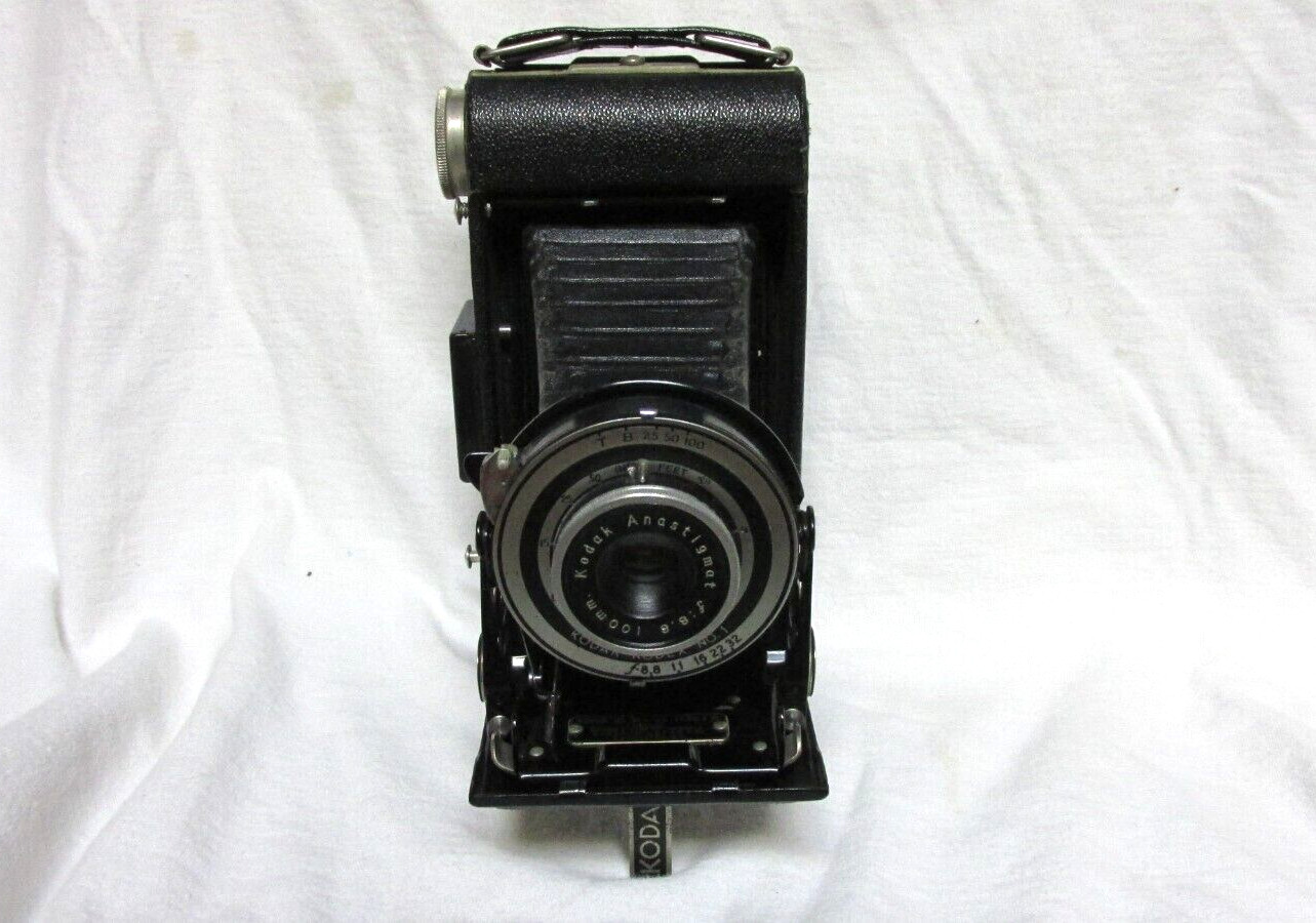 Vintage 1930s Kodak Jr Six-20 Series III Camera