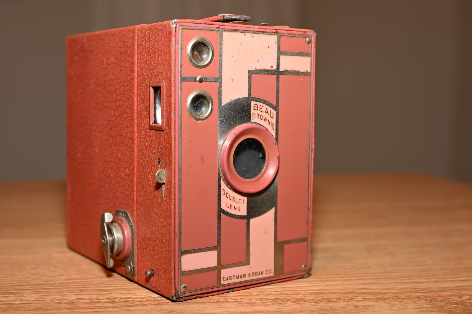 Kodak ROSE BEAU BROWNIE 2A Camera 116 film Walter Dorwin Teague Art Deco Rare