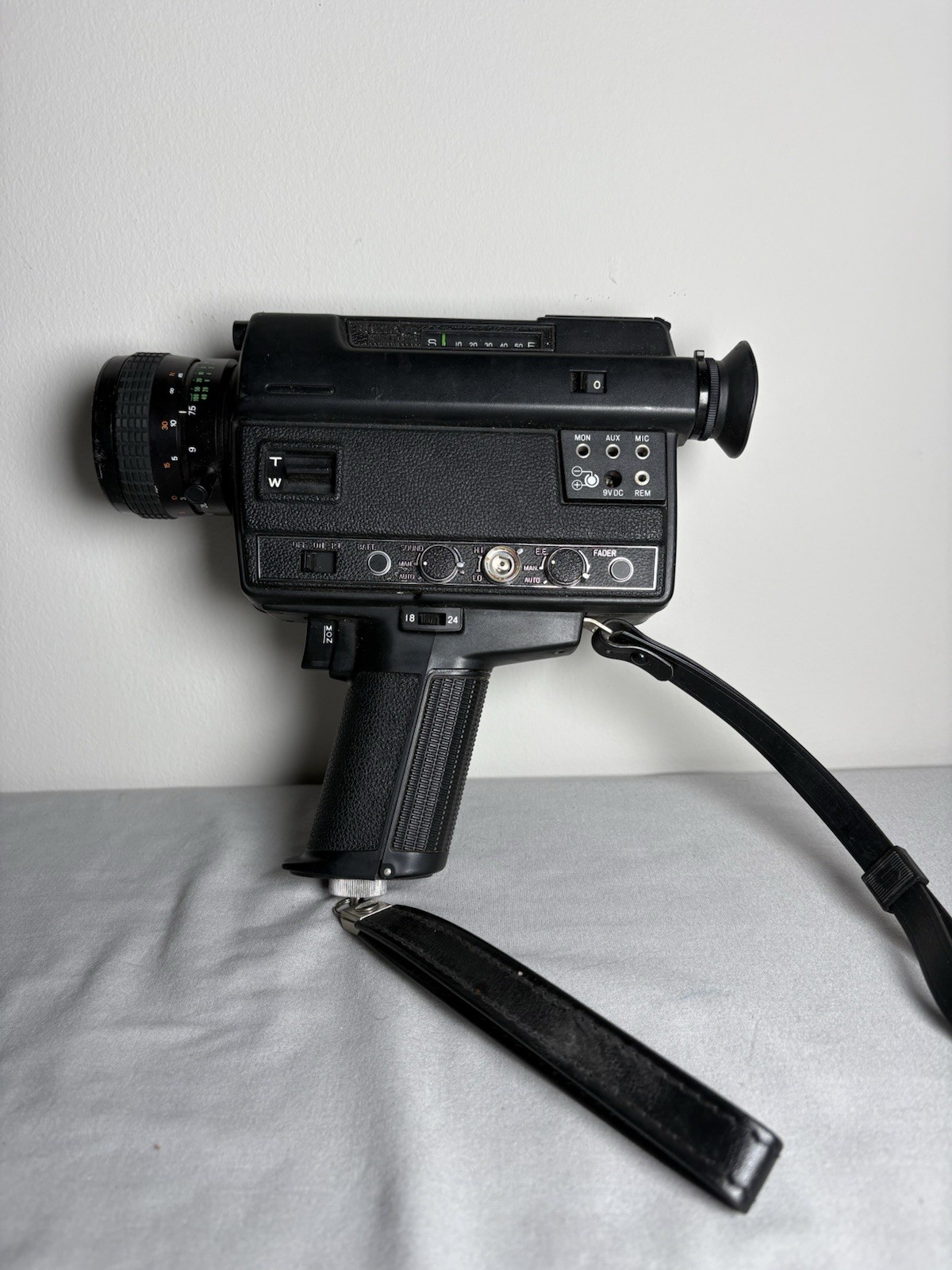 Sankyo Sound XL-600S Super 8 Zoom Reflex Movie Camera, Black