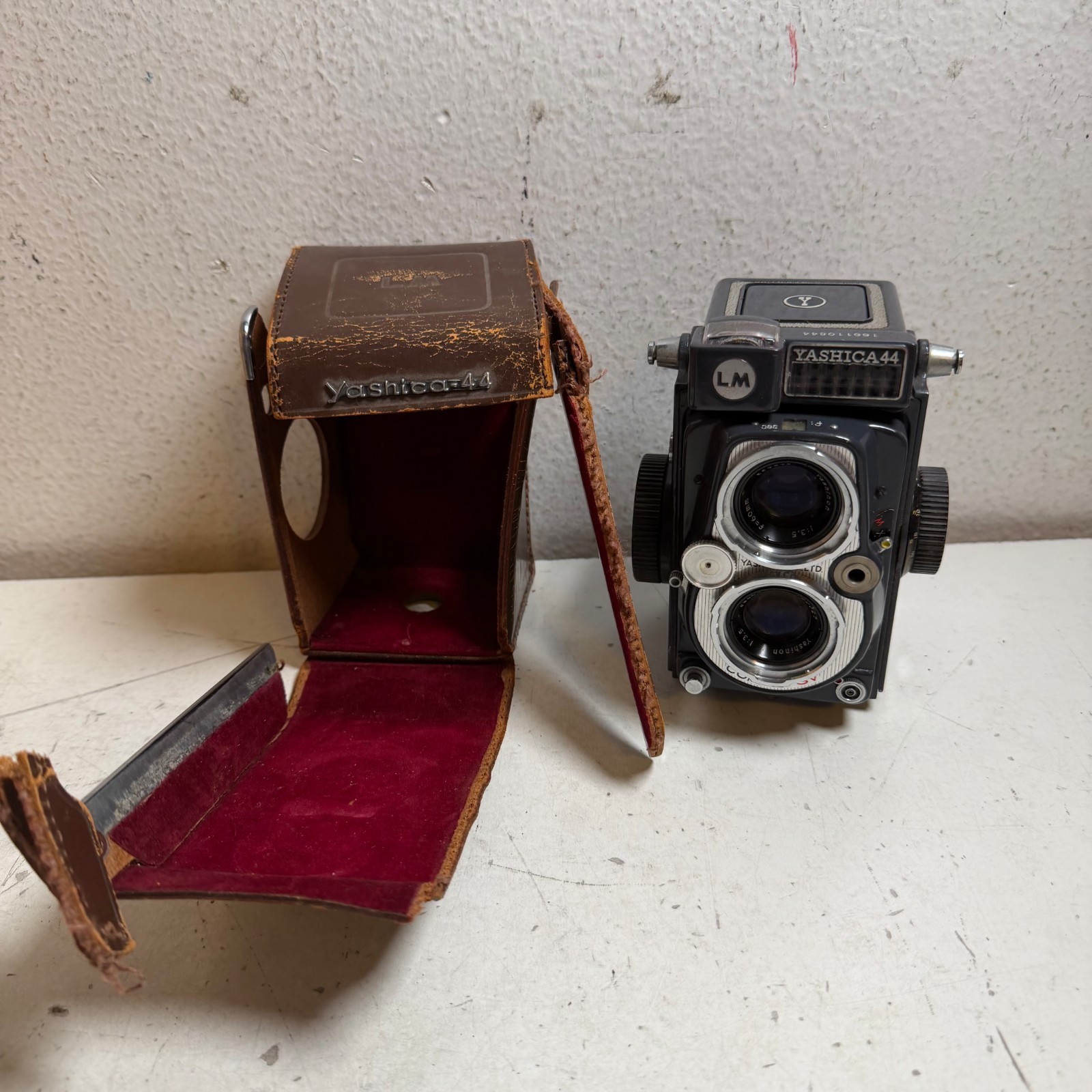 Vintage Yashica 44 LM Built-in Selenium Light Meter Twin-Lens Reflex Camera