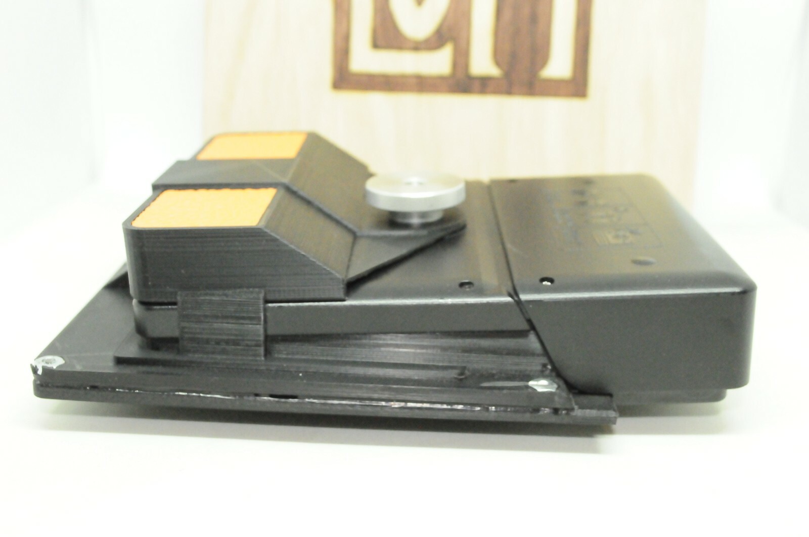Lo Fi instant back for Polaroid 600se shoots I-type, 600, sx-70 uses aaa