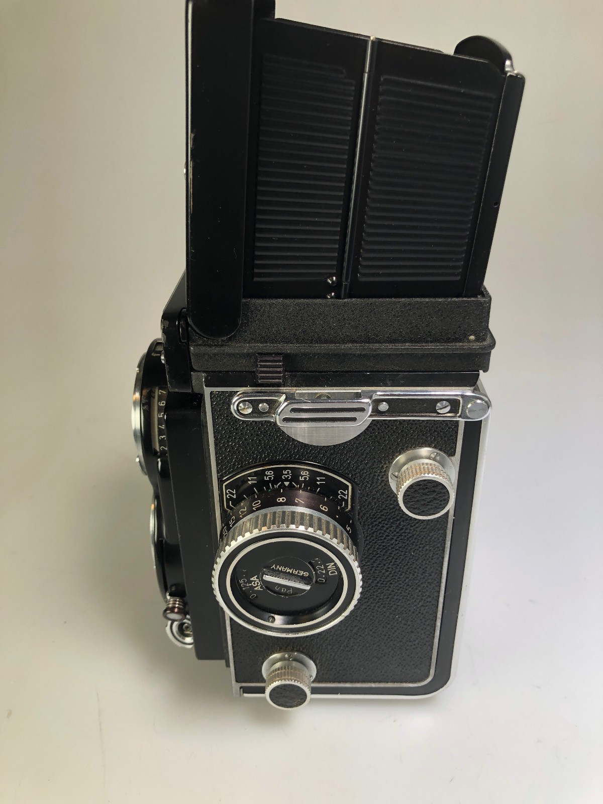 Rollei Rolleiflex Model T Type 1 TLR Camera with 16 adapter, case and Rollei cap