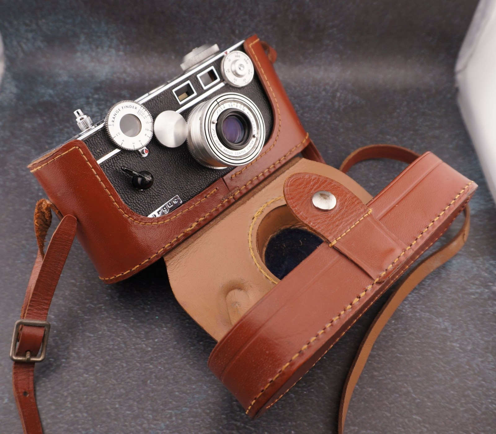 Tested Argus C-3 Brick Camera Kit w/ Soligor 135mm Lens, Bakelite Flashes & Case