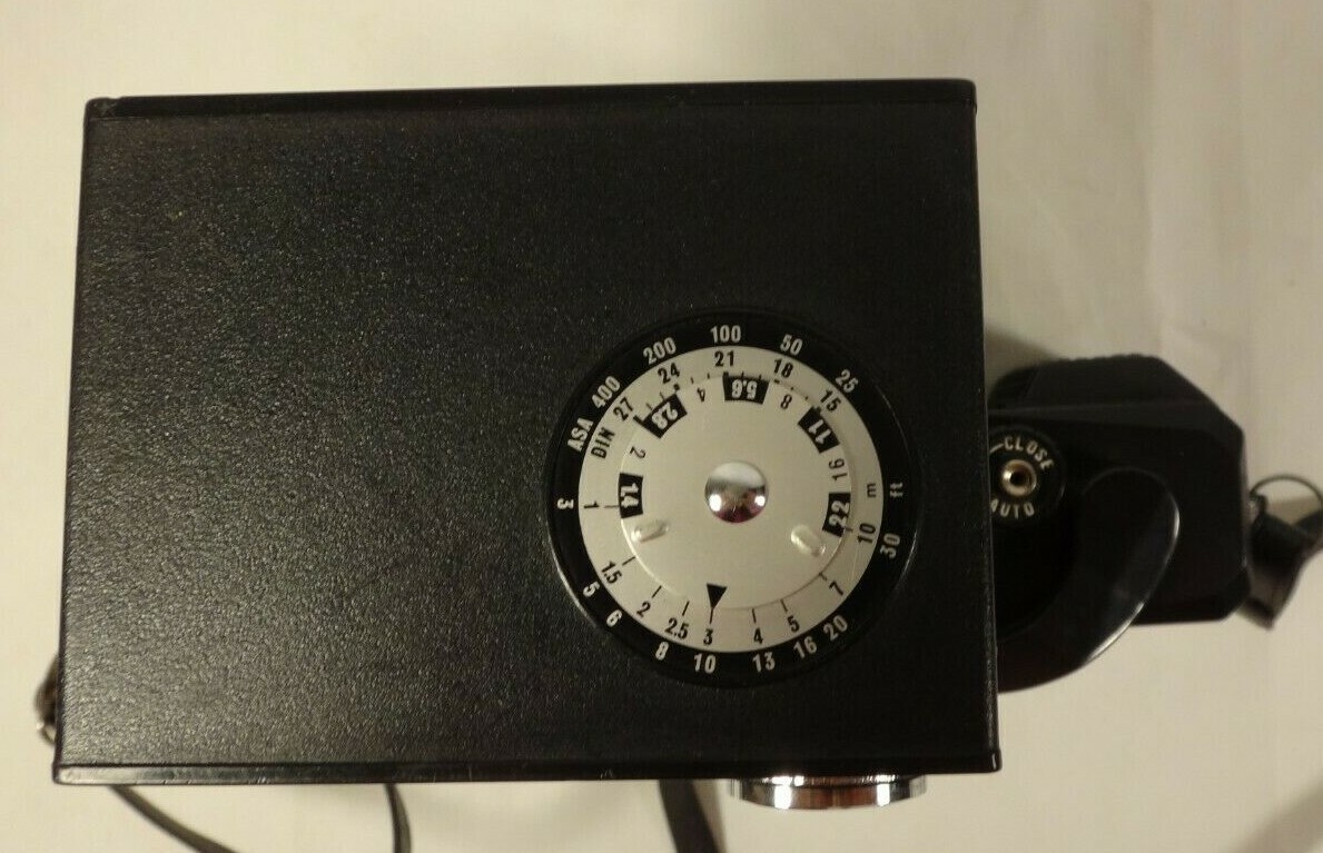 Lavec T28 35mm Camera Yashica Pro-50 DX Flash 8 Rolls Film Box Manual Strap GUC