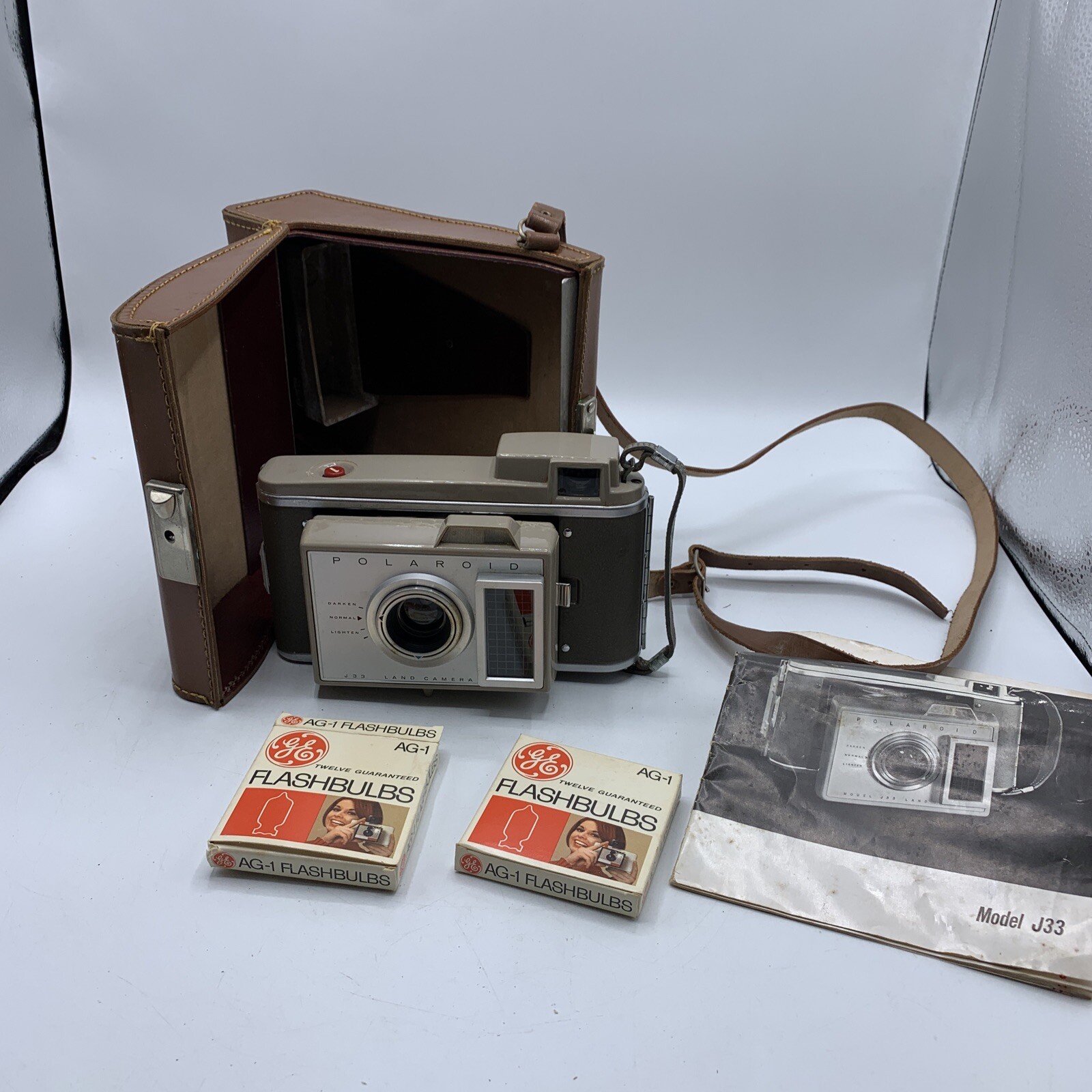 Polaroid J33 Land Camera With Leather Carrying Case And Original Manual UNTESTED
