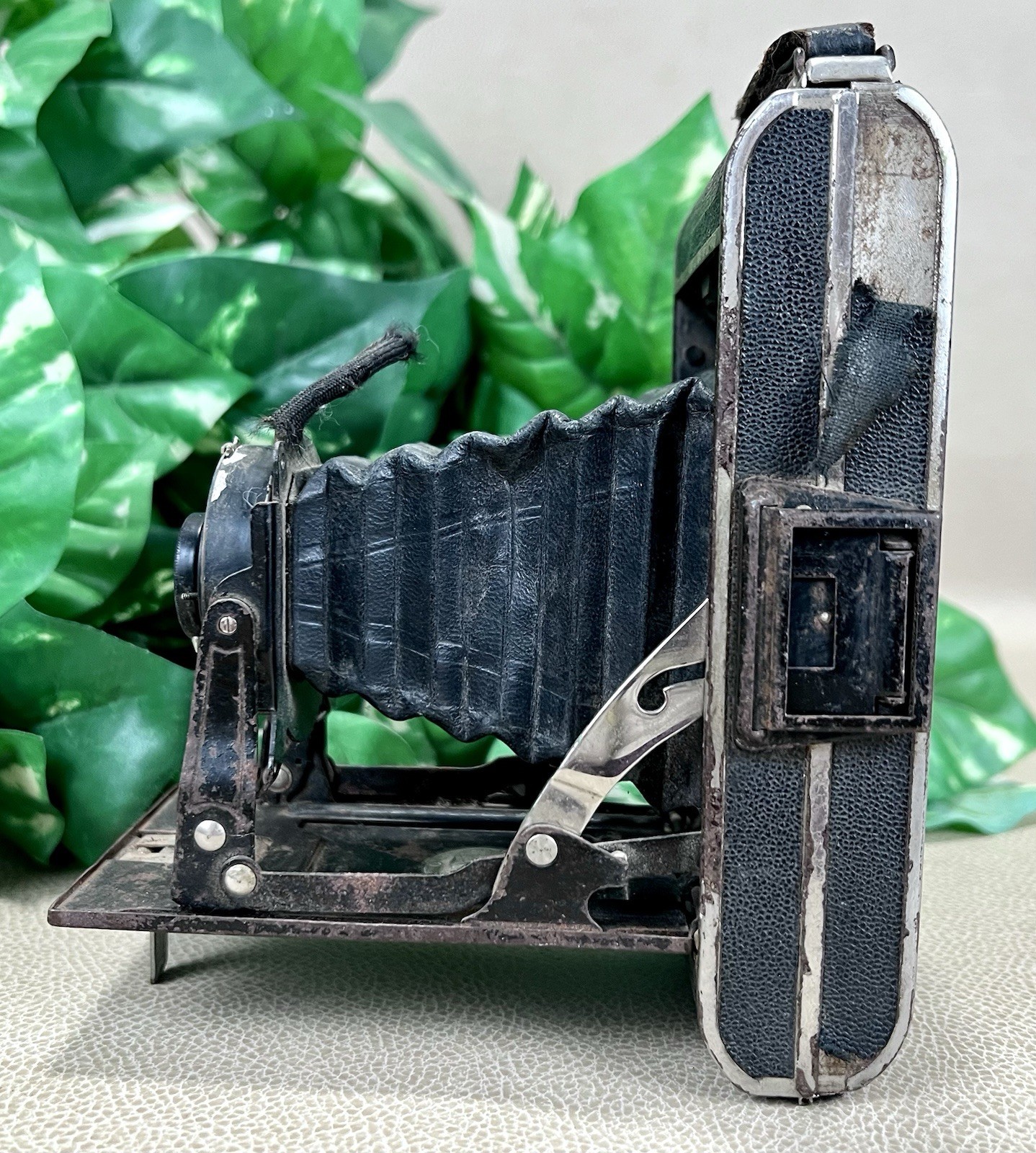 Welta Symbol Folding Camera W/ Weltar Anastigmat 1:7.7 Singlo – Parts or Display