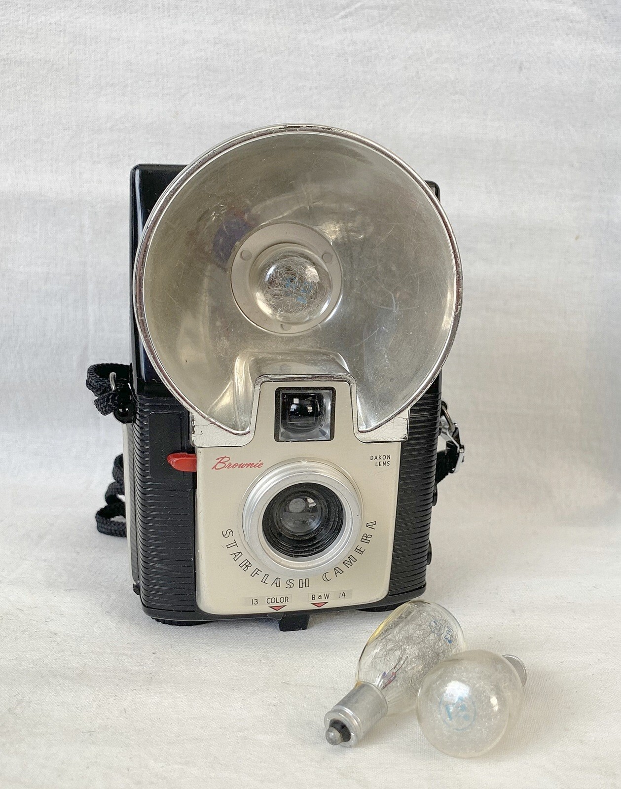 Vintage Kdak Brownie STARFLASH Camera with Dakon Lens (~1950)