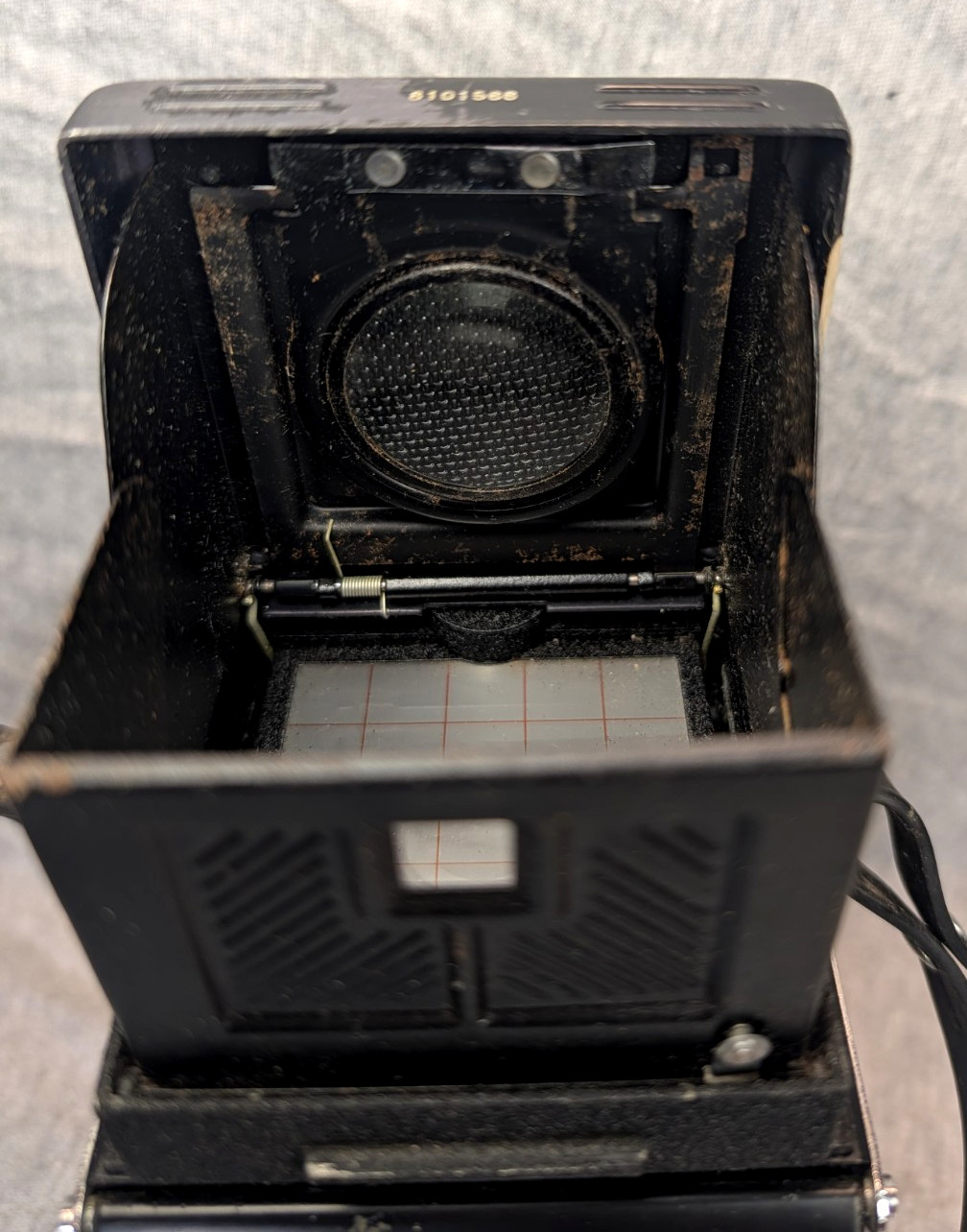 Vintage Yashica Mat 124 TLR 120 220 Film Camera C. 1969 w/ Partial Case