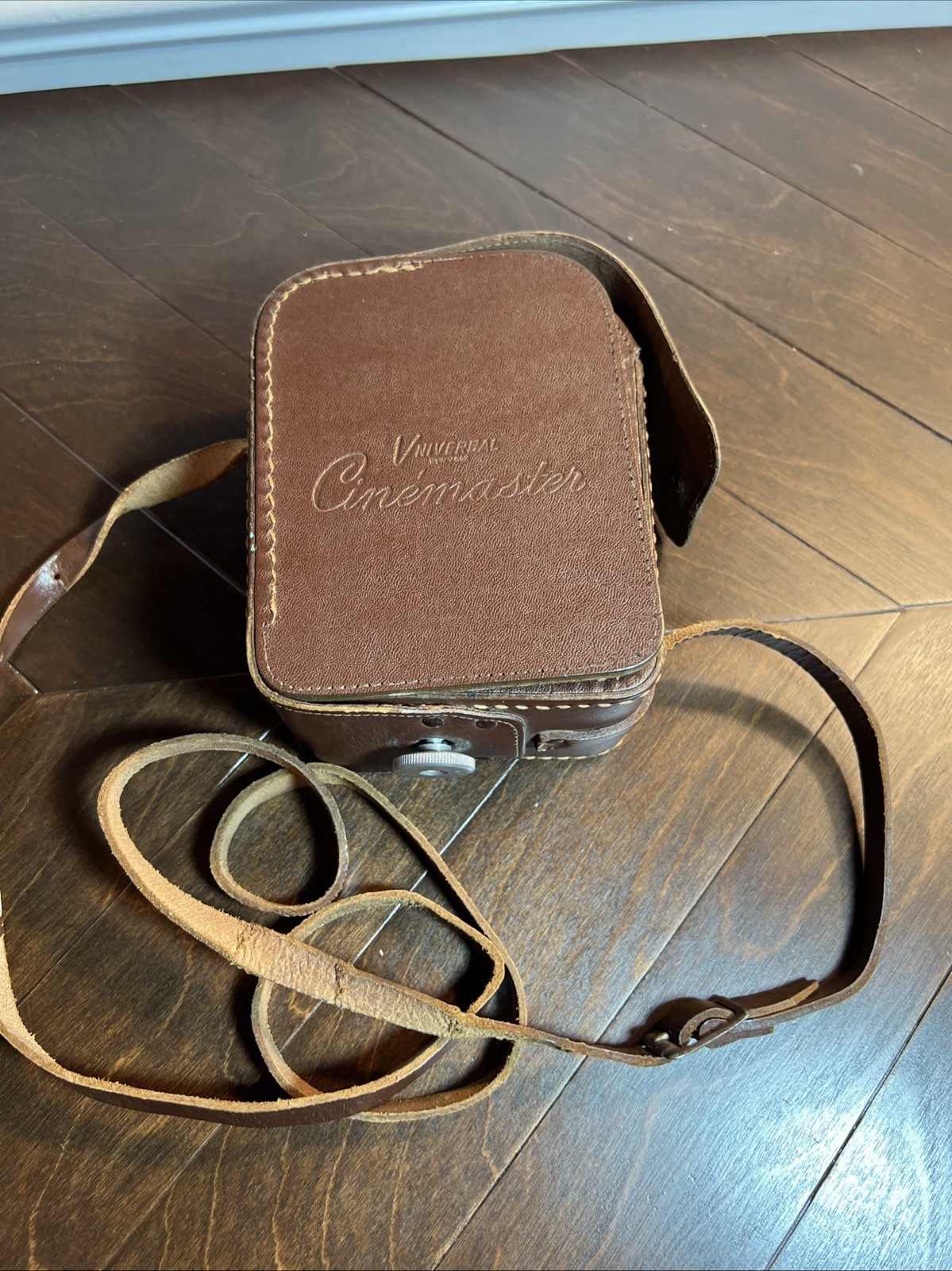 Vintage Universal Cinemaster II 8mm Cine Movie Camera Model G-8, in case