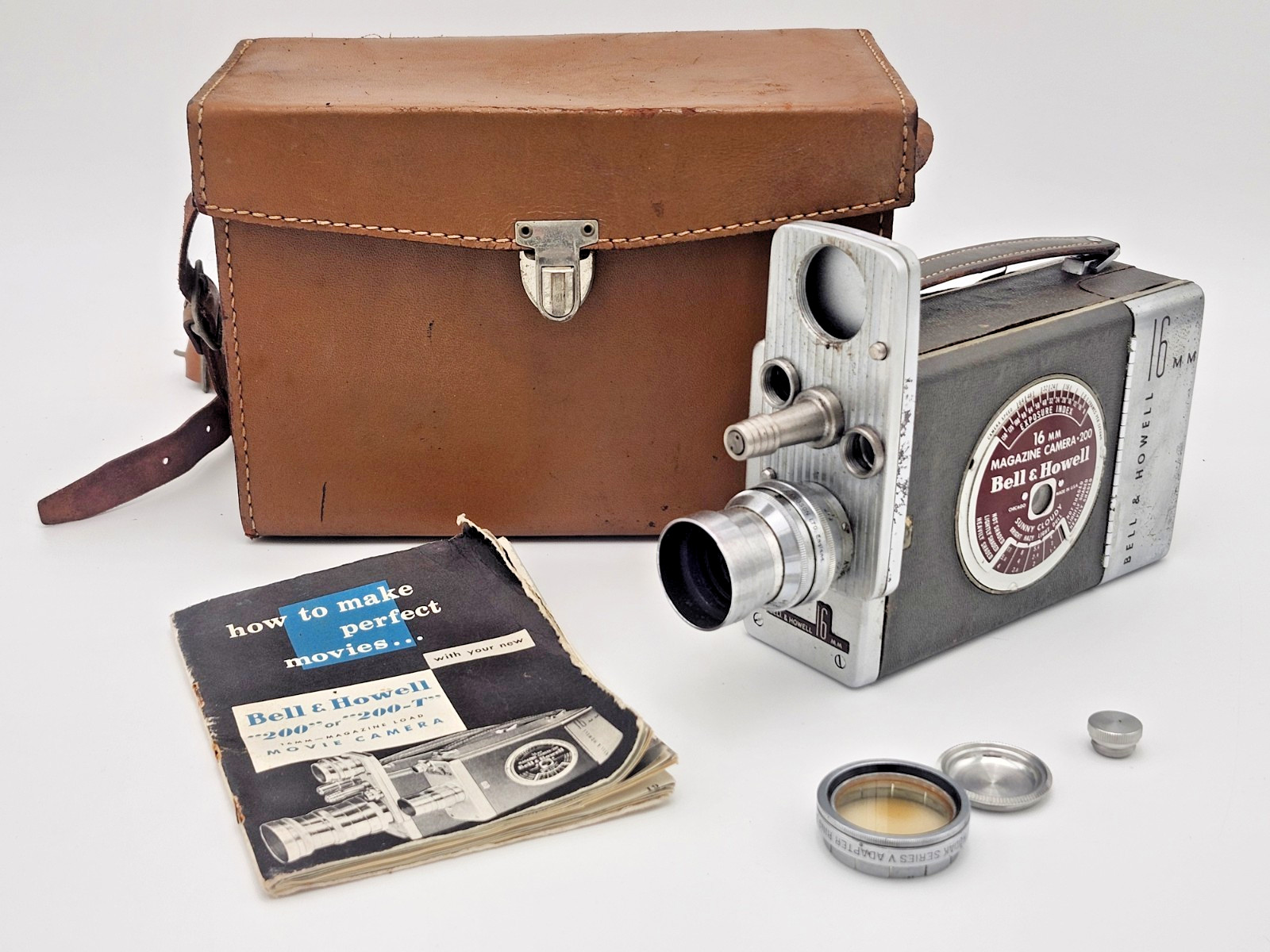 BELL & HOWELL 16mm MAGAZINE CAMERA 200 MOVIE CAMERA with Case & Manual for Parts