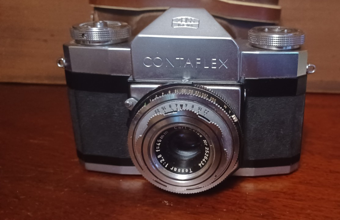 Zeiss Ikon Contaflex 35mm Rangefinder Camera Untested Comes w/Leather Case