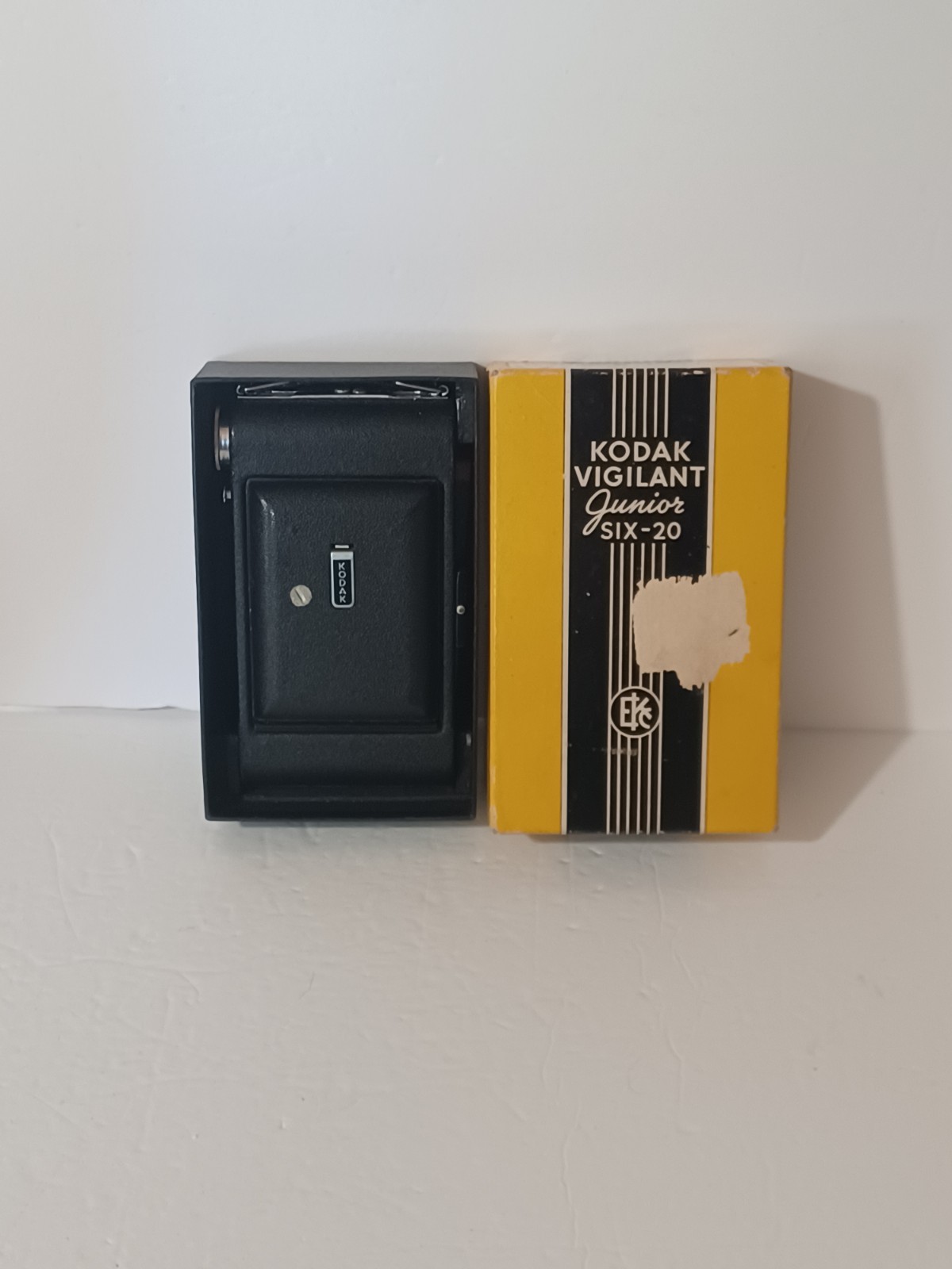 Vintage Kodak Vigilant Junior Six-20 620 Folding Camera –Original Box