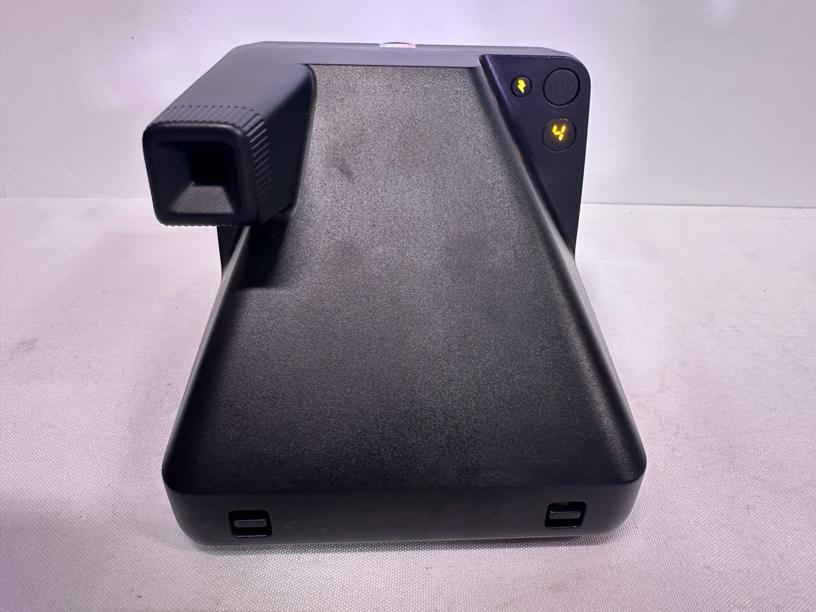 POLAROID NOW GEN 3 INSTANT CAMERA (Plus 4 Instant Photos)