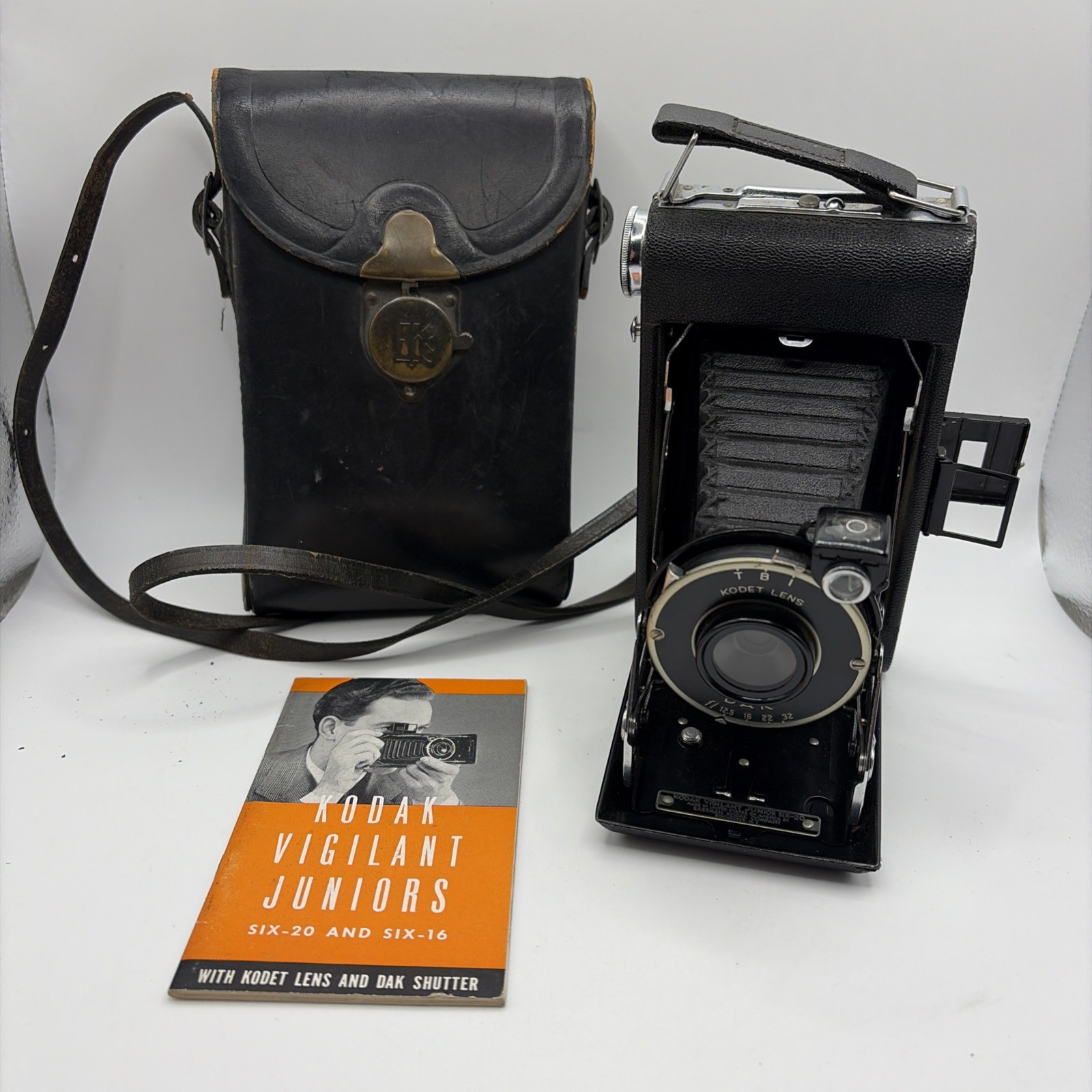 Kodak Vigilant Junior Six-20 Folding Camera, Original Case ,Manual – Tested