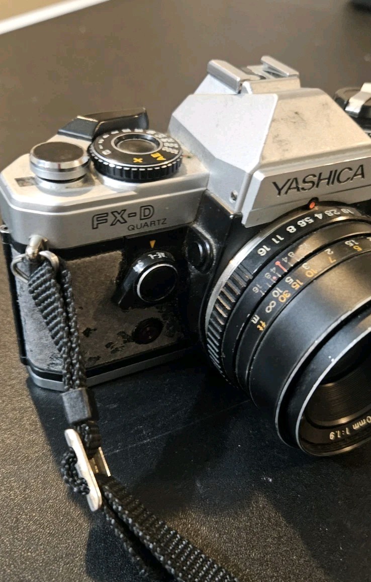 Yashica Electro 35 GX Silver With DSB 50mm 1 : 1.9 Yashica Lens UNTESTED