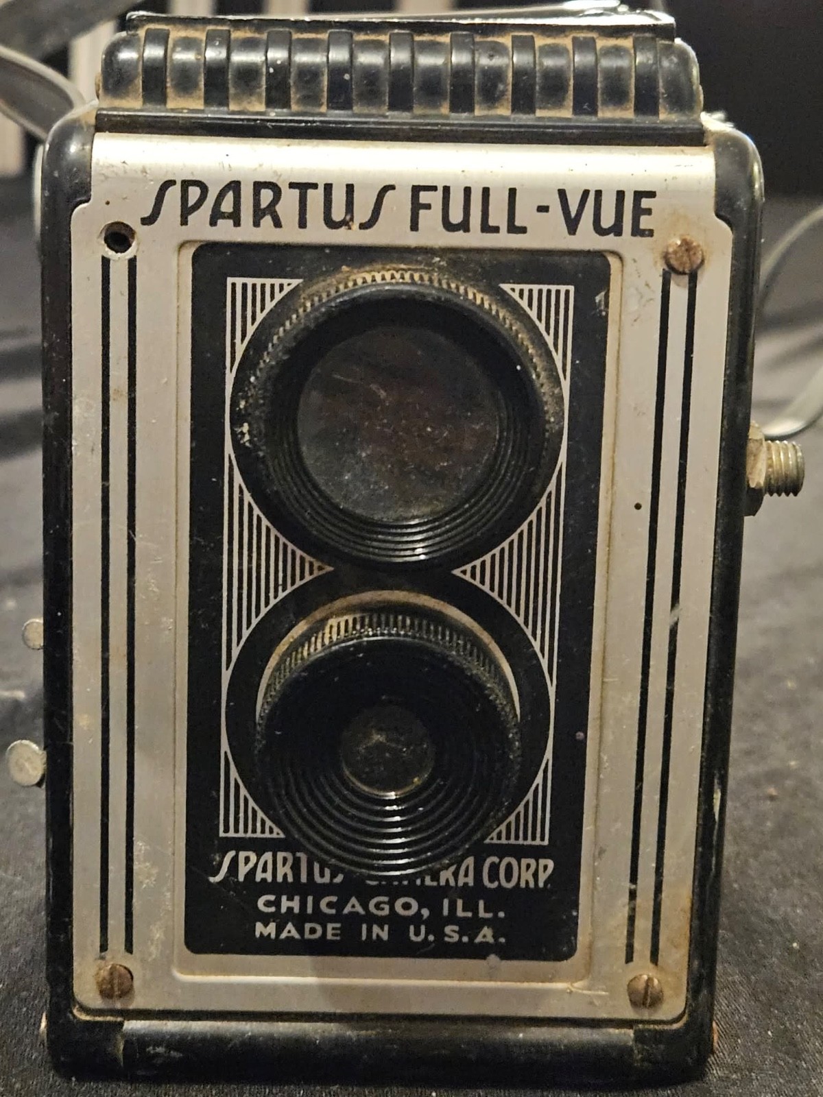 Vintage Spartus Full-Vue Twin Lens Camera Art Deco Chicago USA