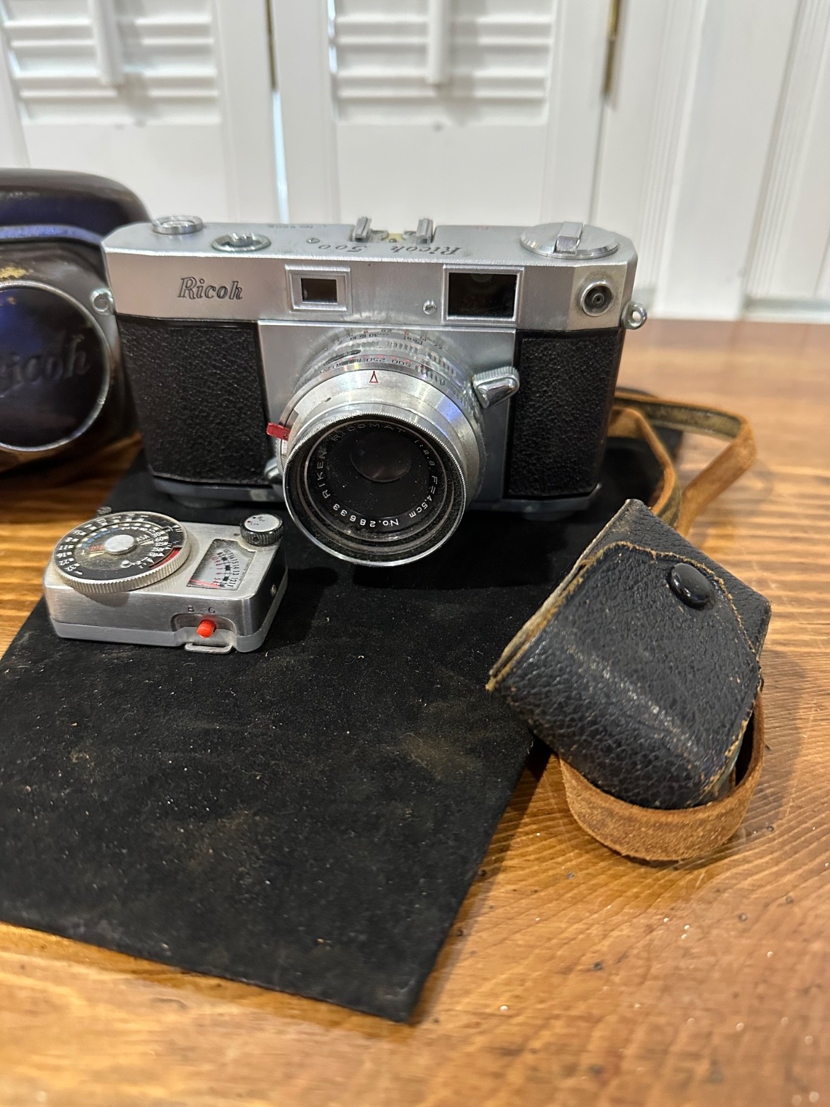 Ricoh 500 Rangefinder 35mm Film Camera w/ Trigger Advance 45mm F2.8 Lens Vintage